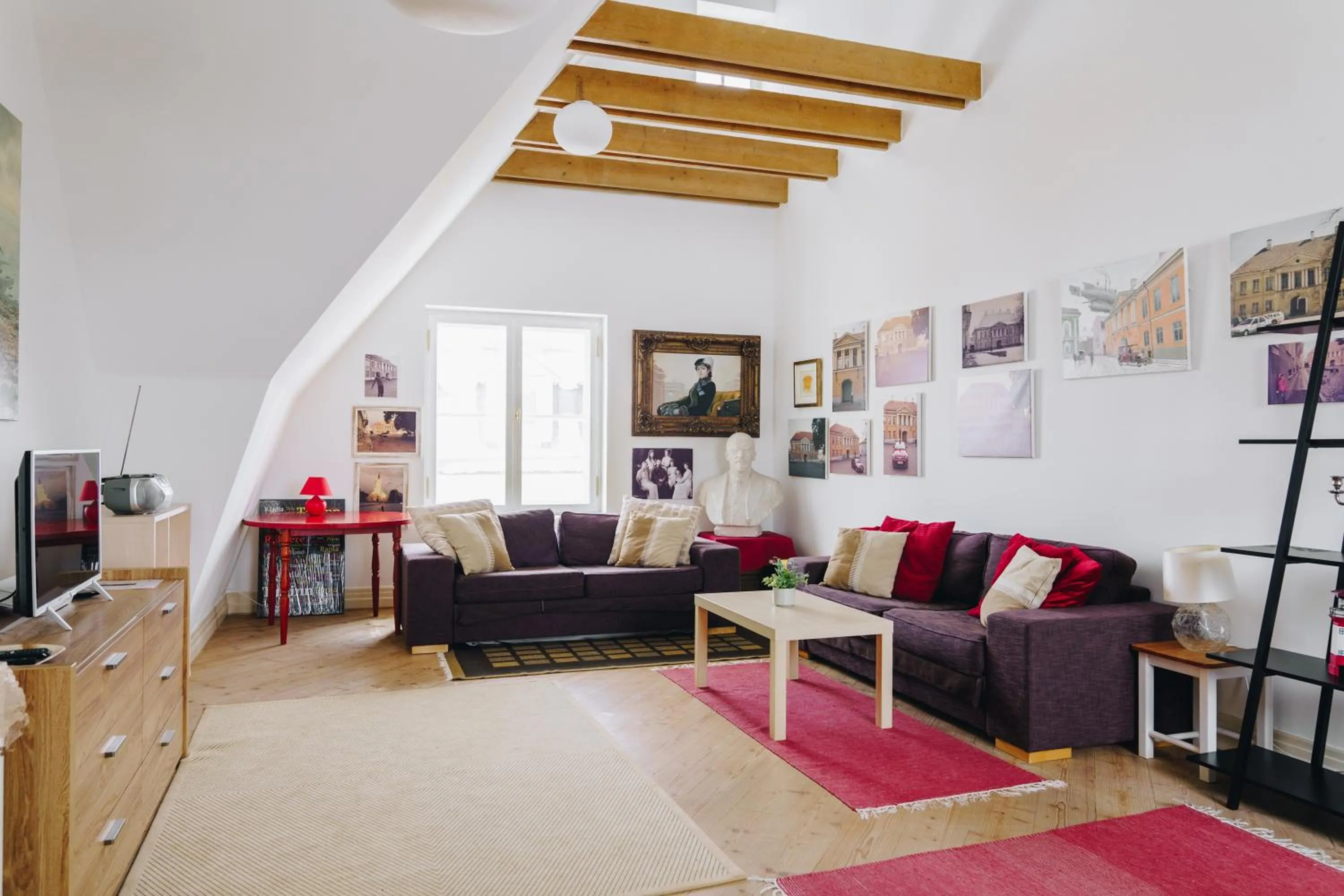 Living room in Dream Stay - Art gallery Family Apartment with 2 Bathrooms