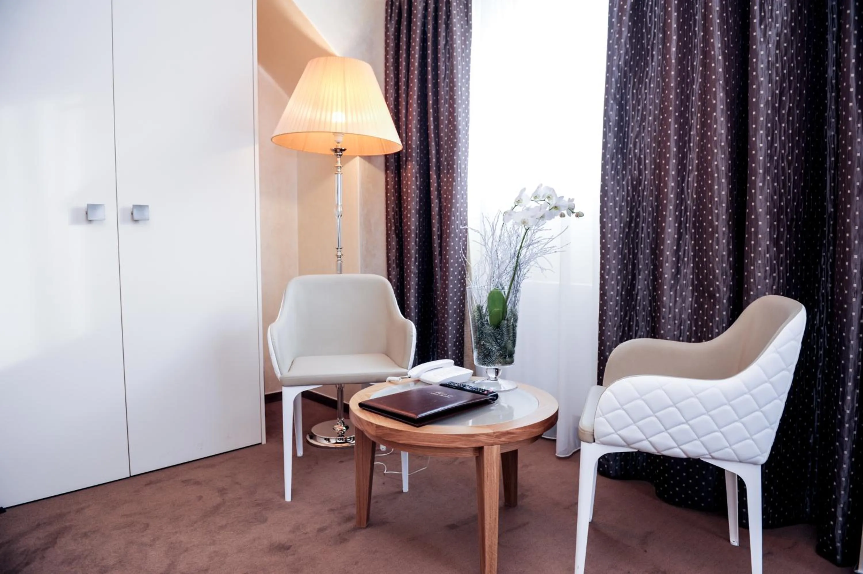 Seating area in Myo Hotel Mysterius