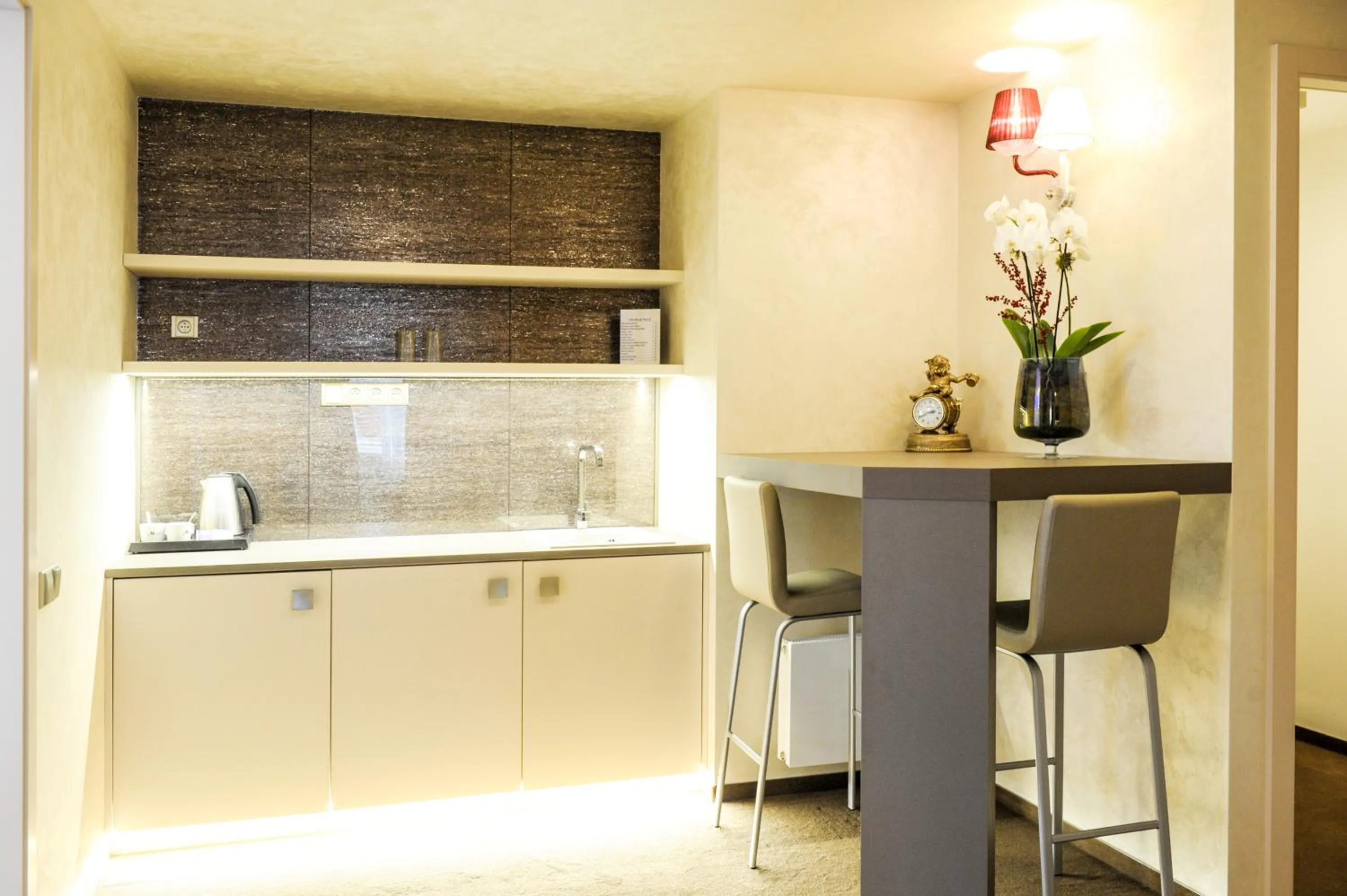 Kitchen or kitchenette in Myo Hotel Mysterius