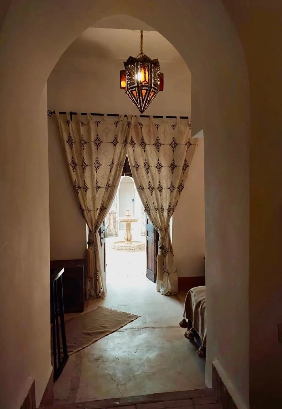 Photo of the whole room, Bed in Riad Le Coq Berbère