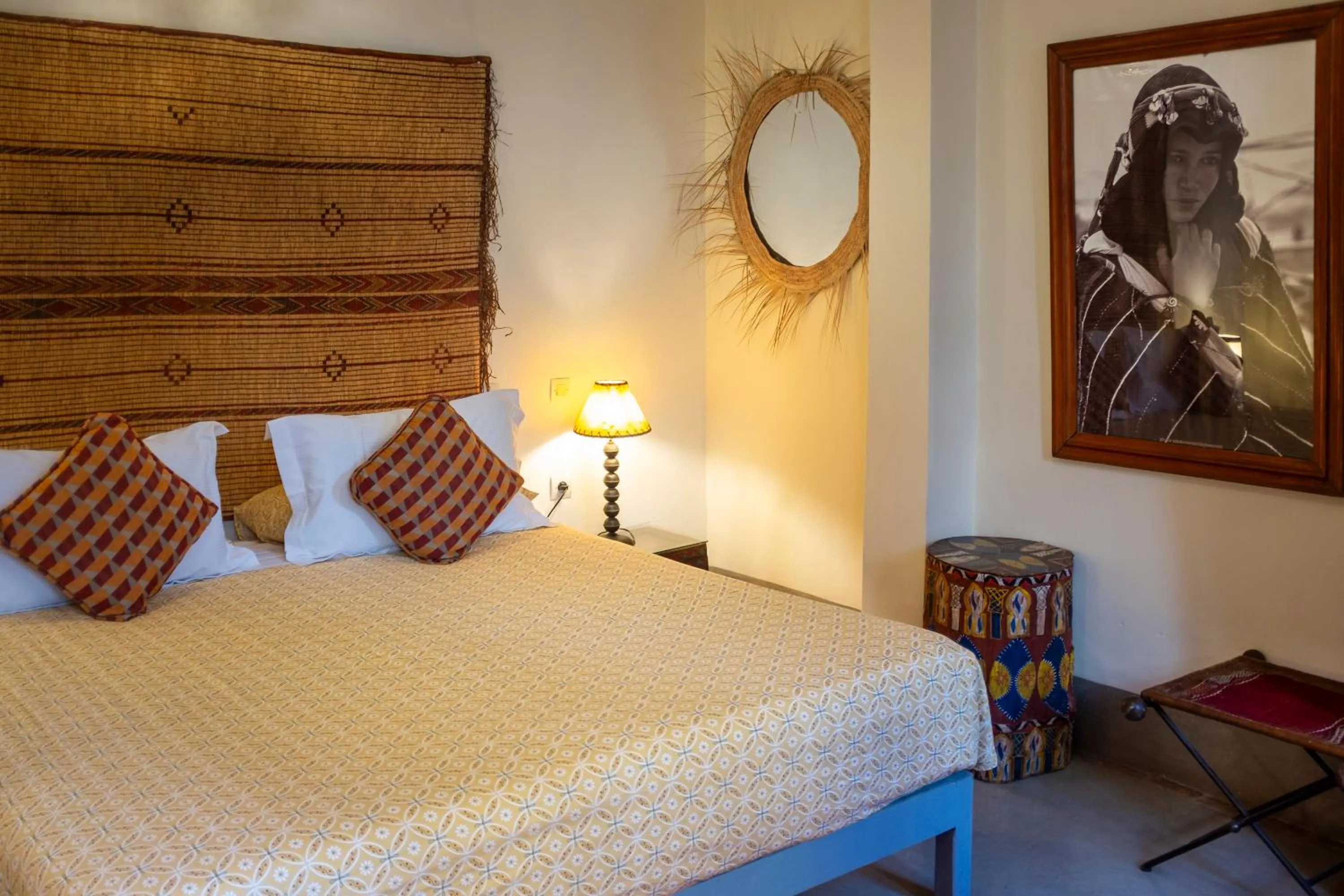 Bed in Riad Le Coq Berbère