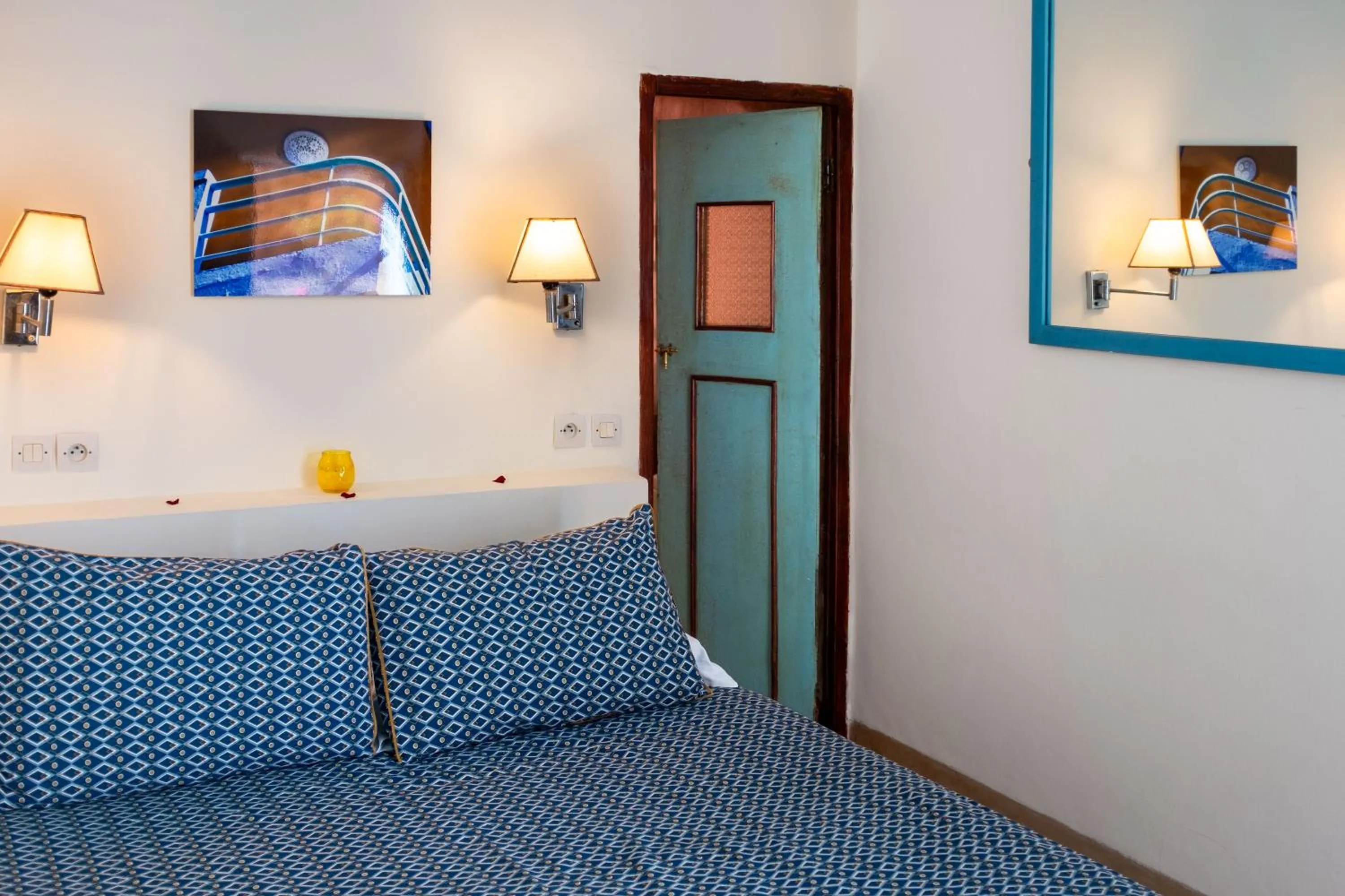 Bed in Riad Le Coq Berbère