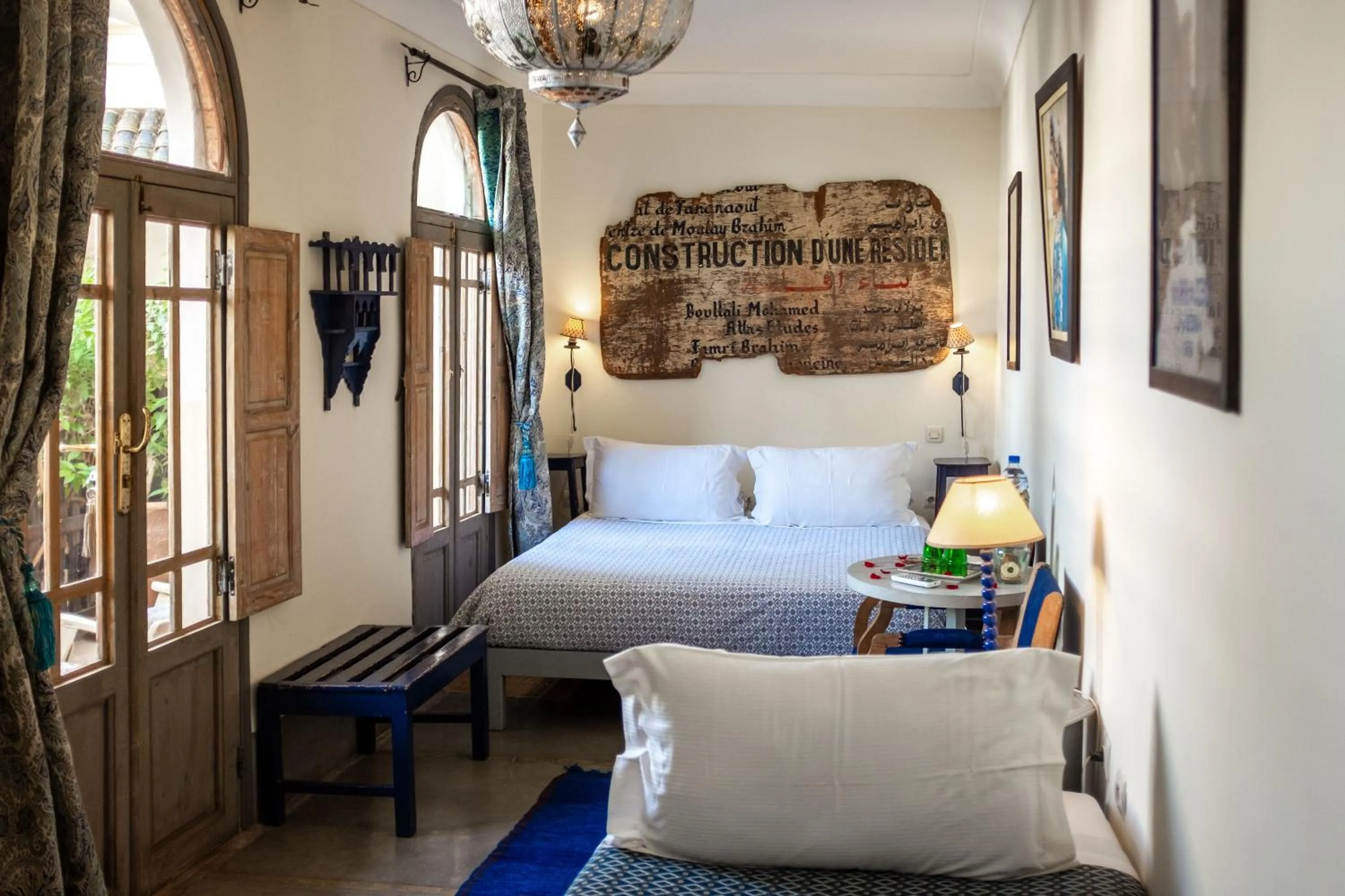 Photo of the whole room, Bed in Riad Le Coq Berbère