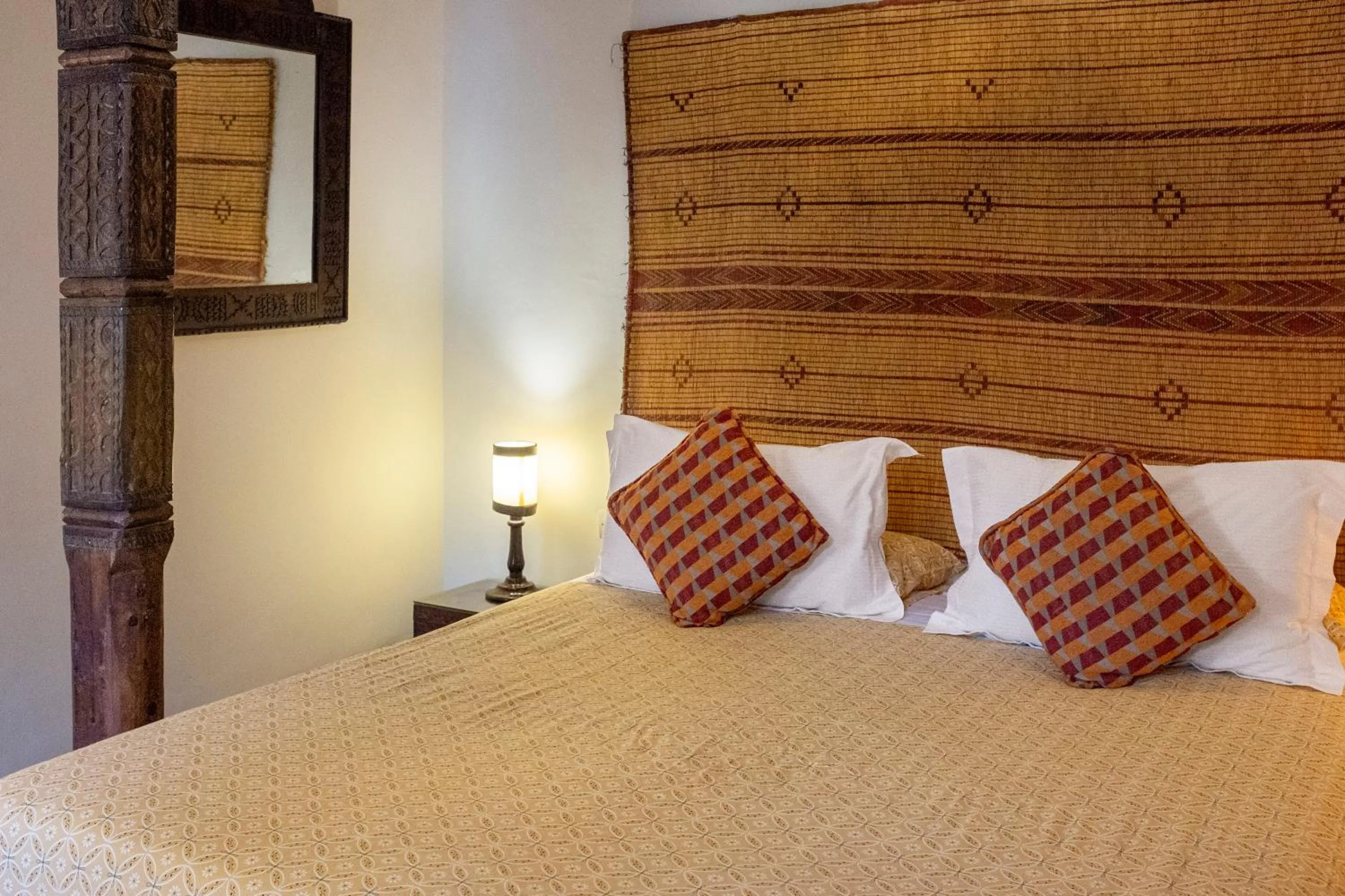 Bed in Riad Le Coq Berbère