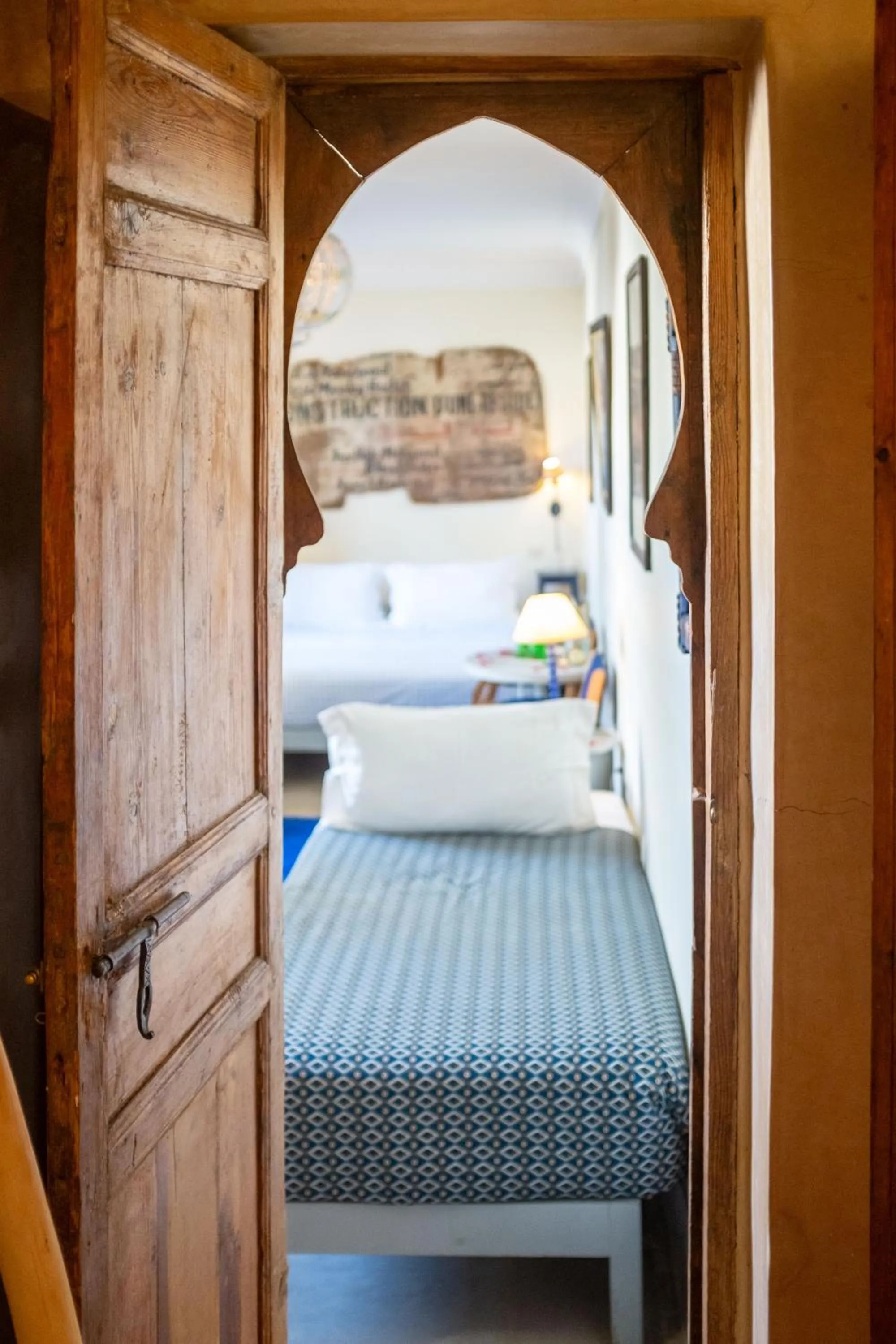 Bed in Riad Le Coq Berbère