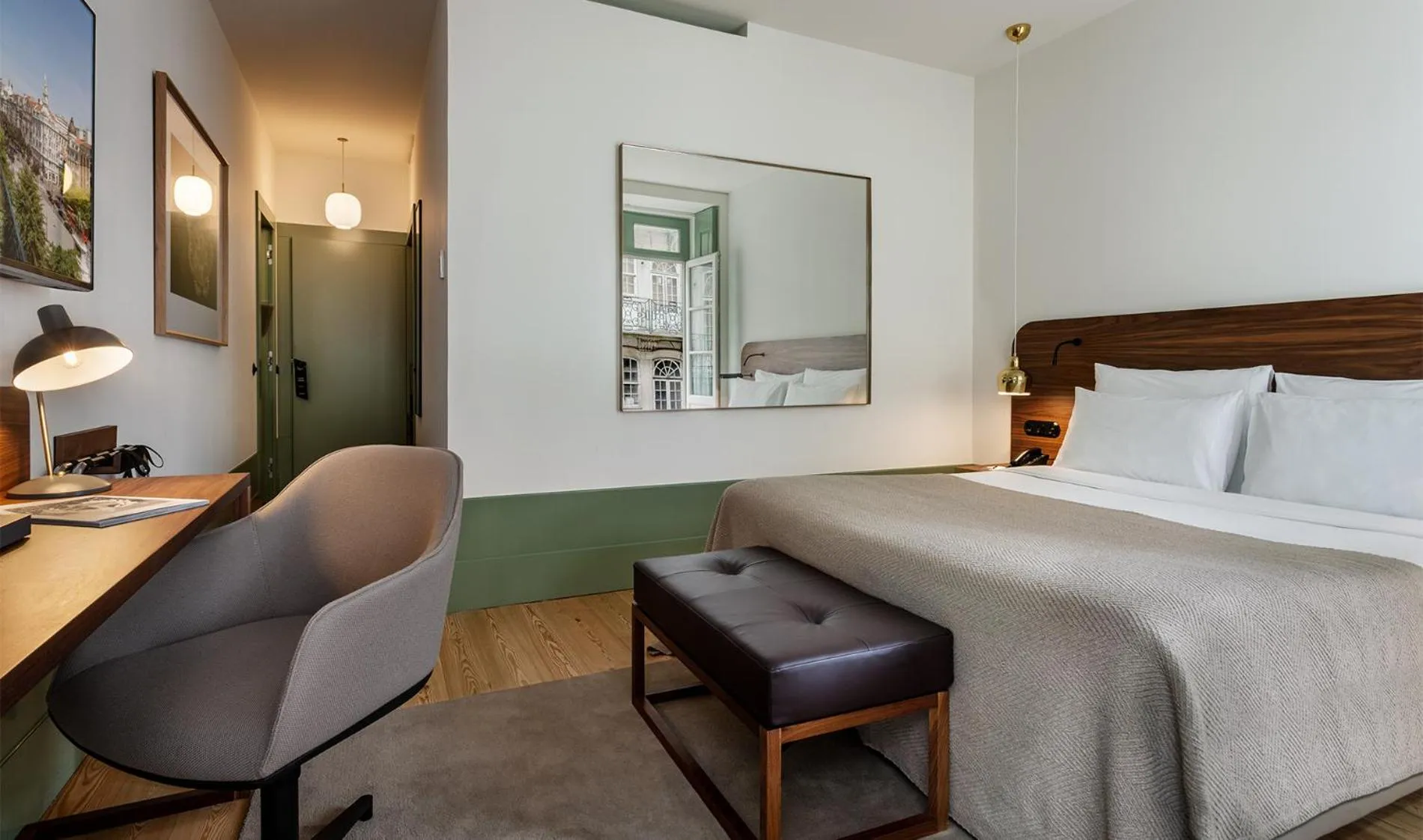 Bedroom, Bed in One Shot Aliados Goldsmith