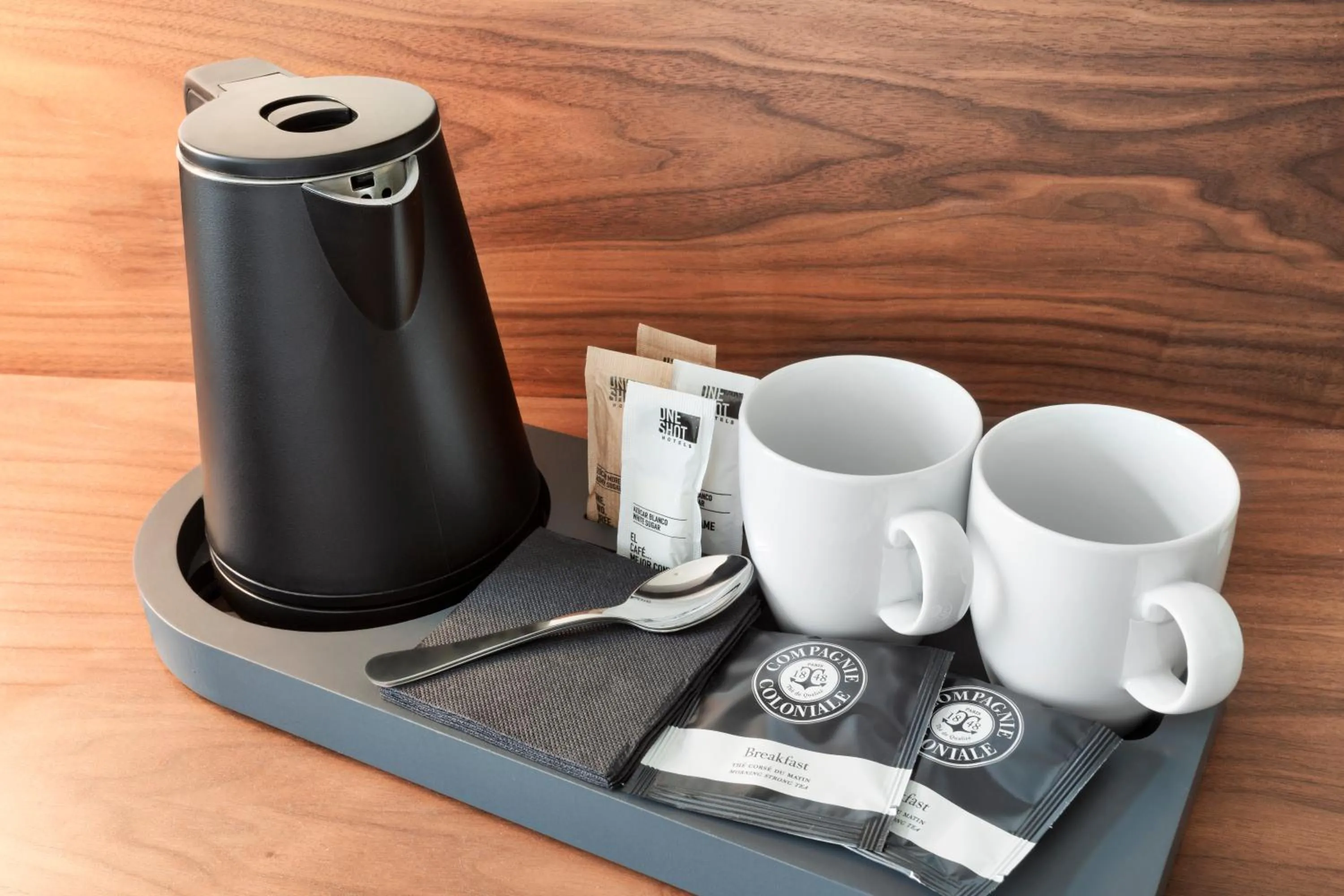 Coffee/tea facilities in One Shot Aliados Goldsmith