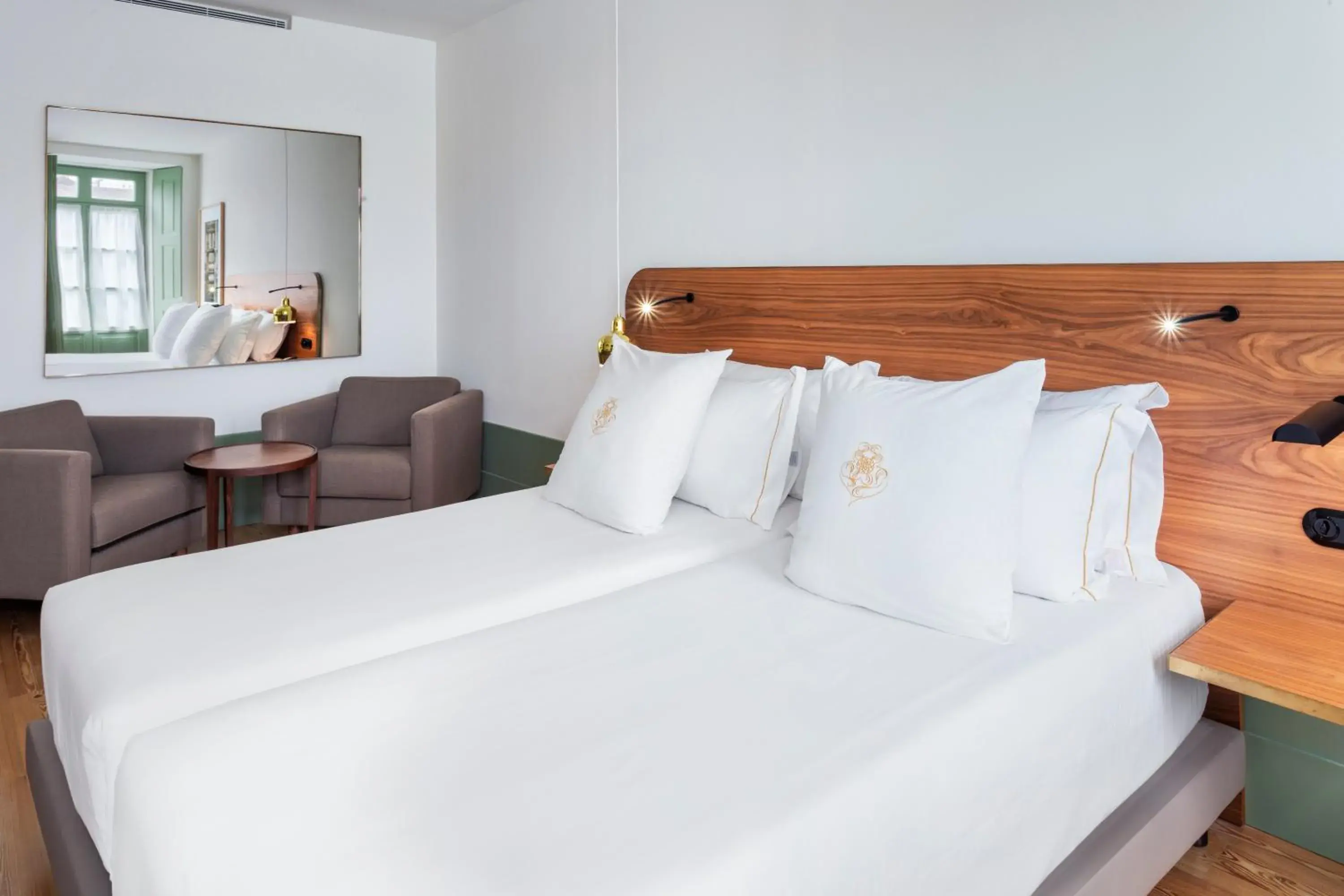 Premium Double or Twin Room in One Shot Aliados Goldsmith Premium Double or Twin Room in One Shot Aliados Goldsmith