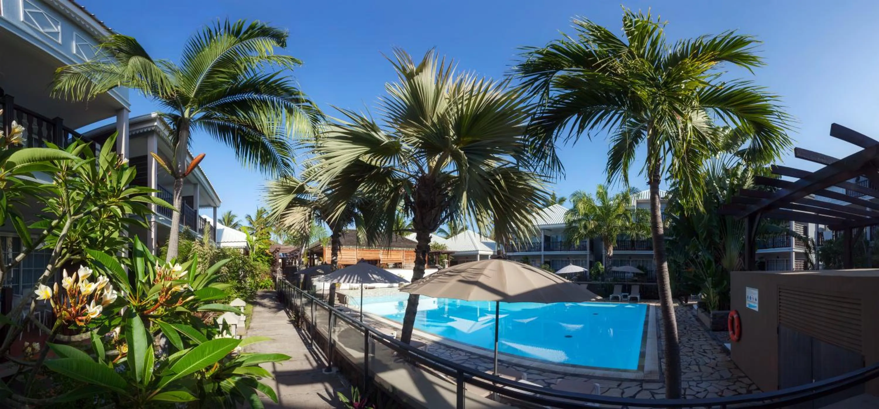 Swimming pool in Hôtel Les Créoles