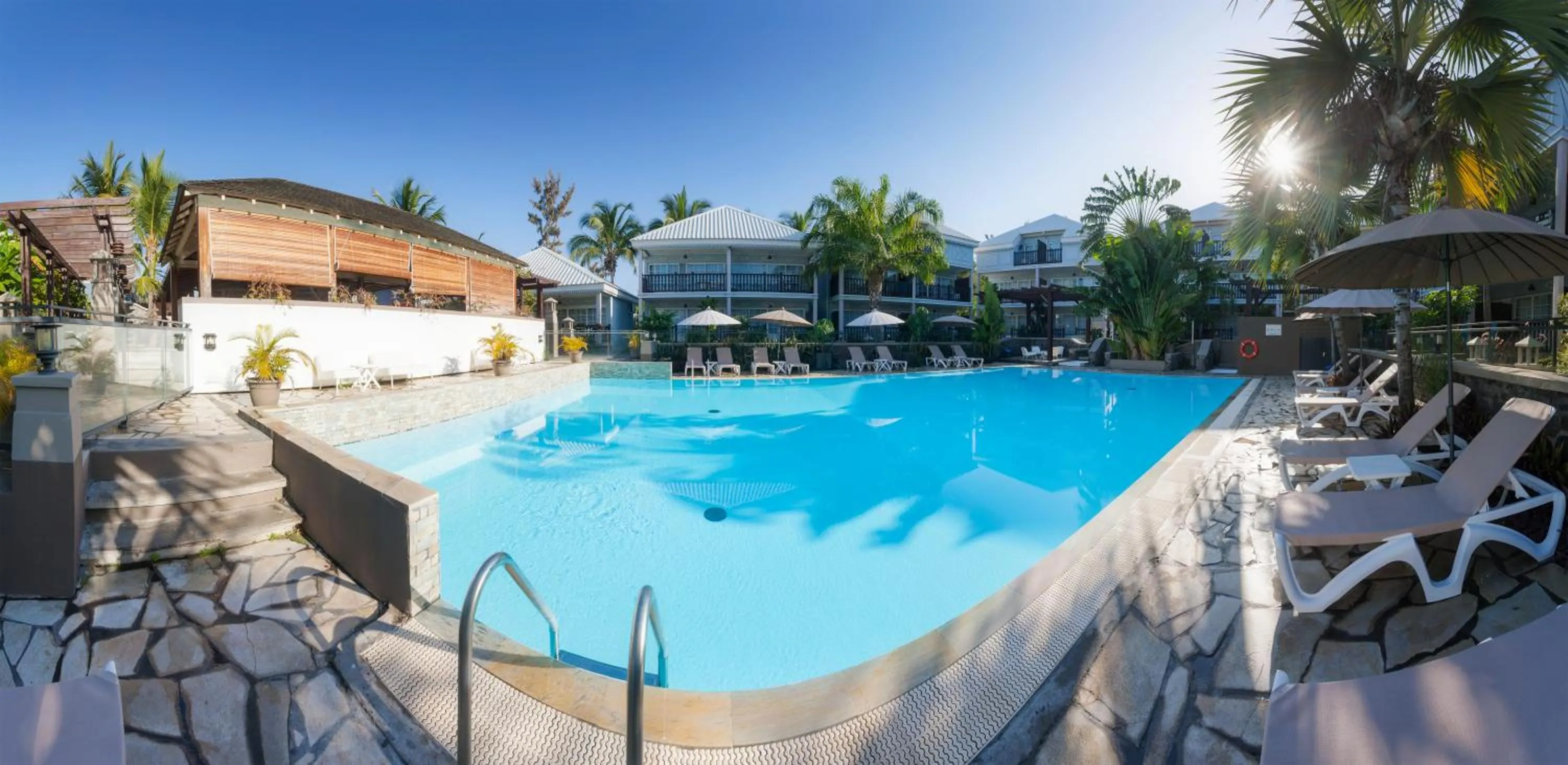 Swimming pool in Hôtel Les Créoles