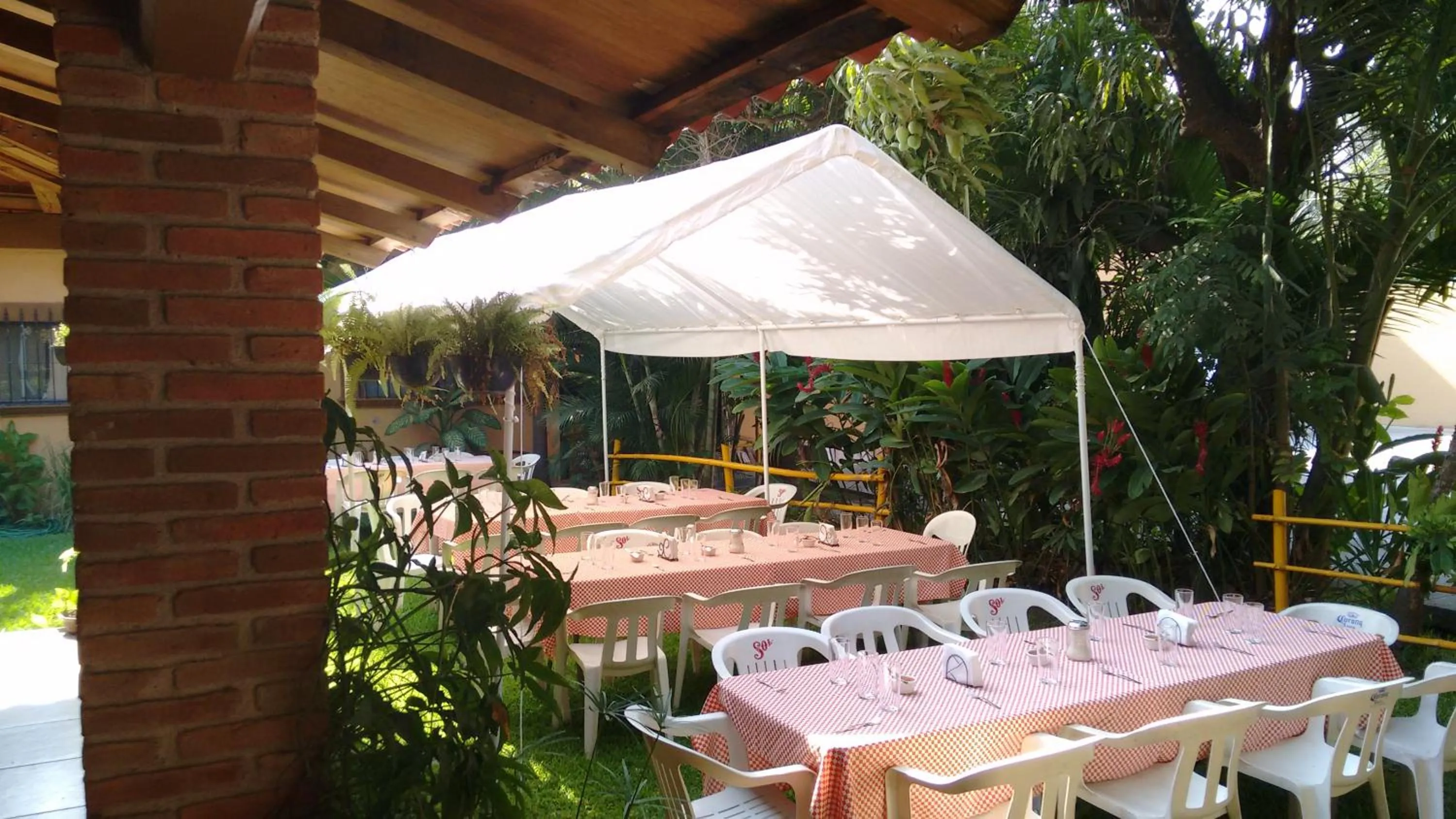 Restaurant/places to eat in Hotel Uke Inn Terán