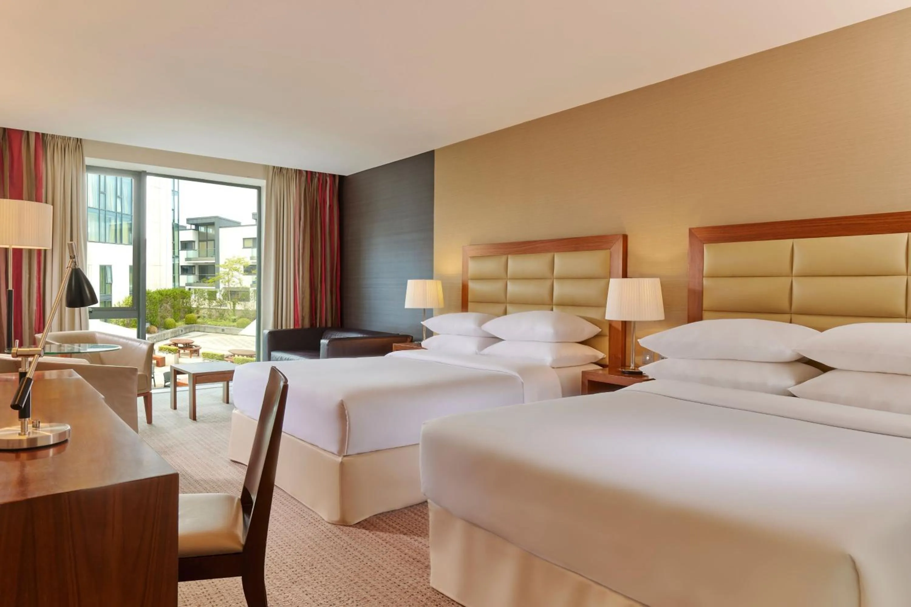 Photo of the whole room, Bed in Sheraton Athlone Hotel