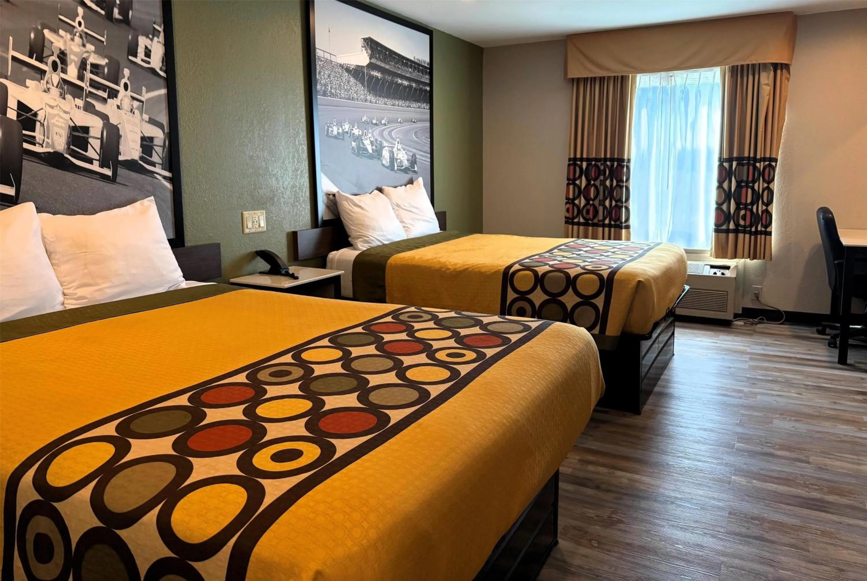 Photo of the whole room, Bed in Super 8 by Wyndham Frankfort IN