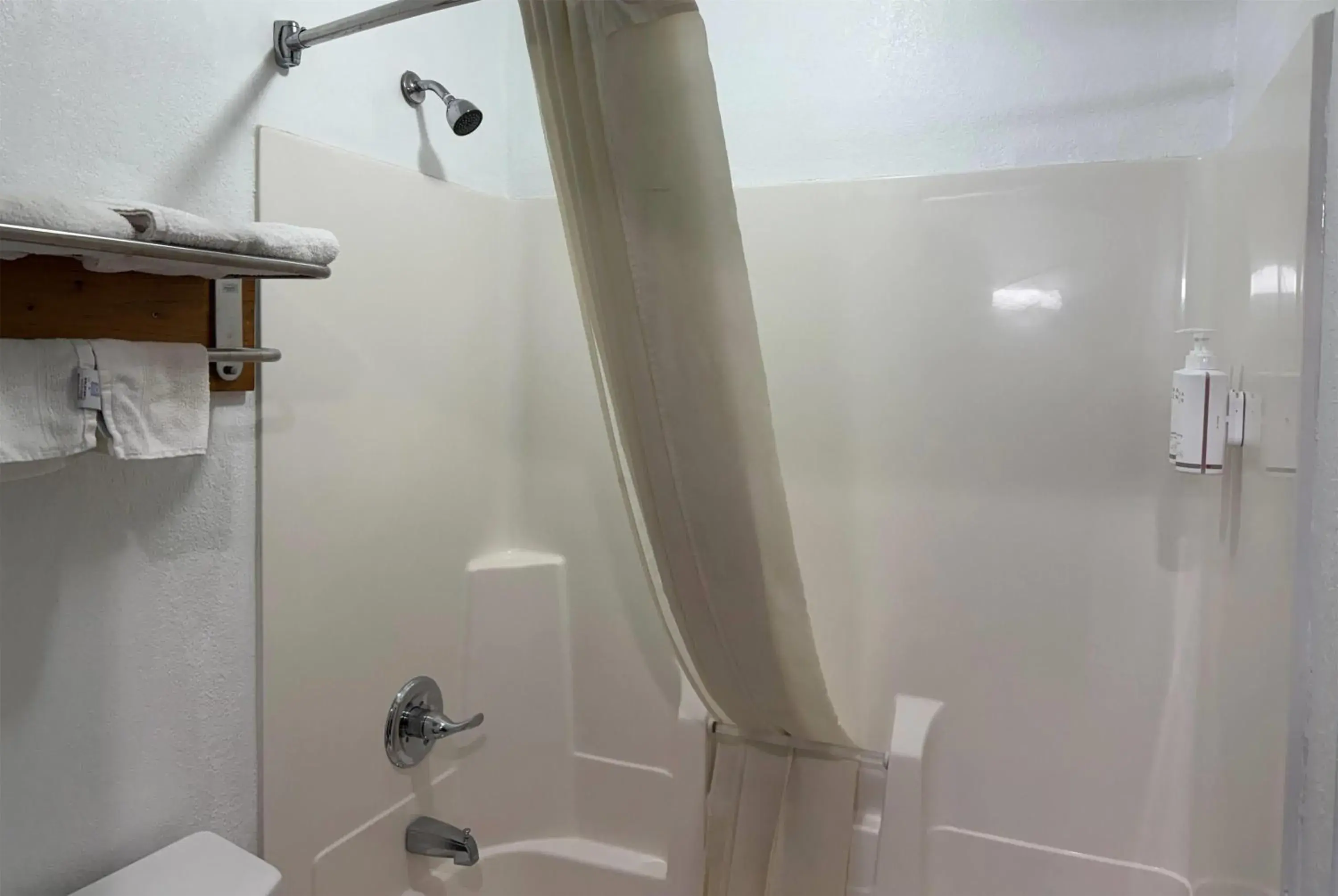 Photo of the whole room in Super 8 by Wyndham Frankfort IN Photo of the whole room in Super 8 by Wyndham Frankfort IN