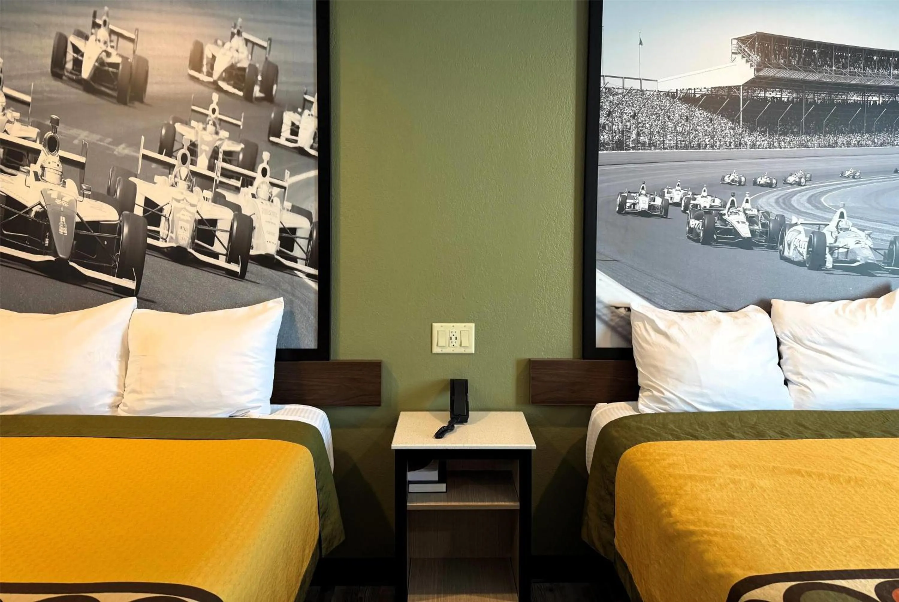 Photo of the whole room, Bed in Super 8 by Wyndham Frankfort IN