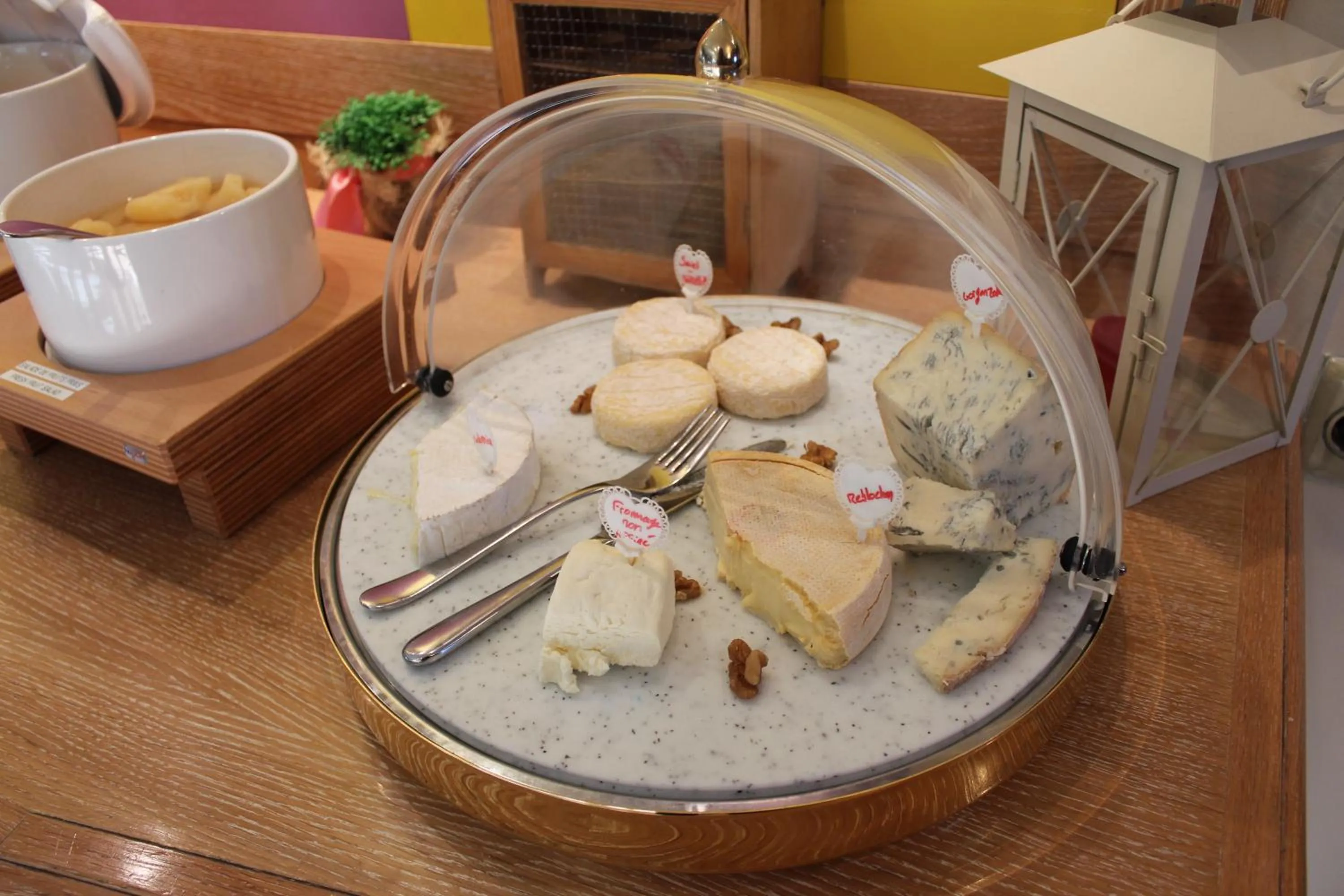 Food and drinks in Hotel Restaurant Crystal