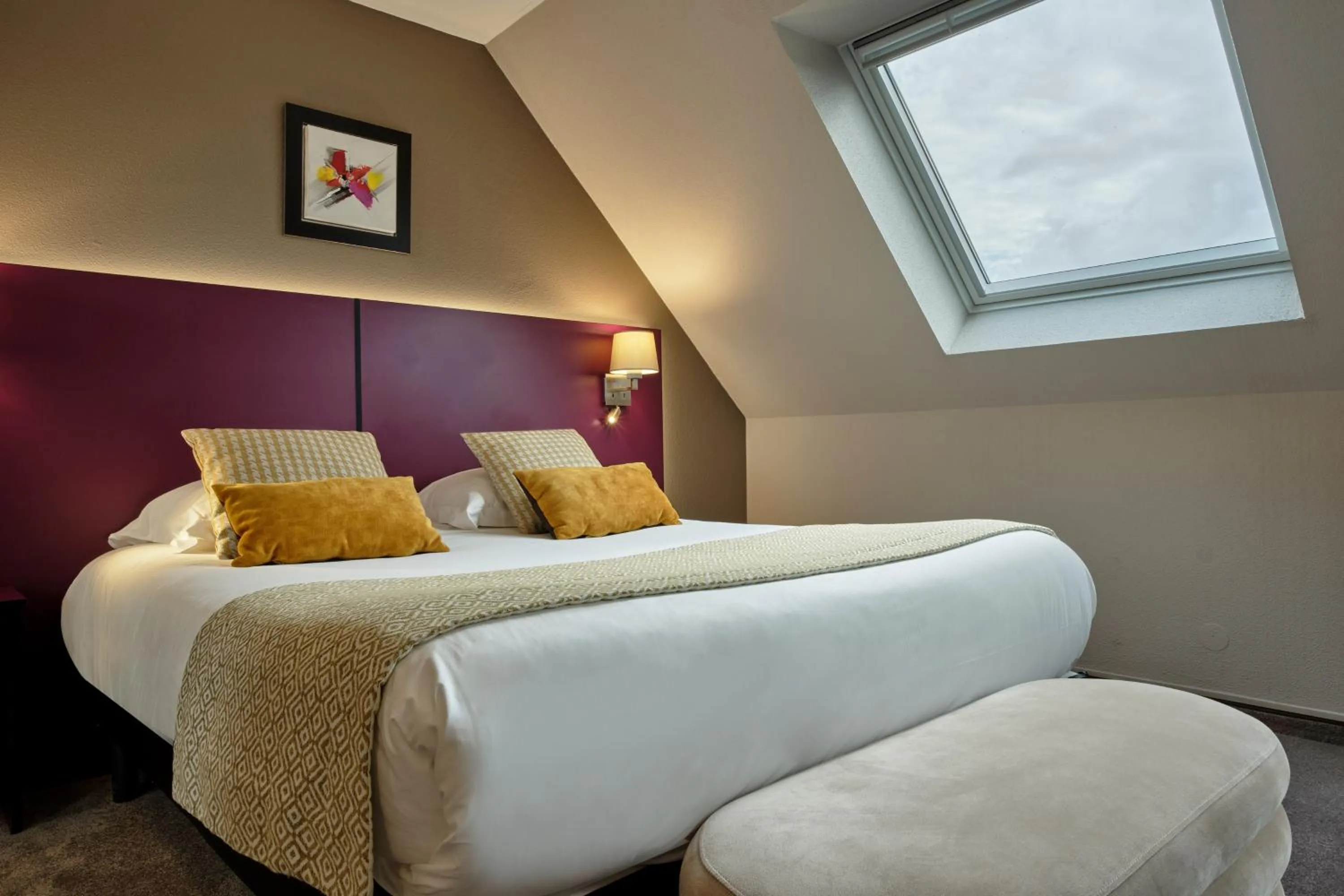 Bedroom, Bed in Hotel Restaurant Crystal