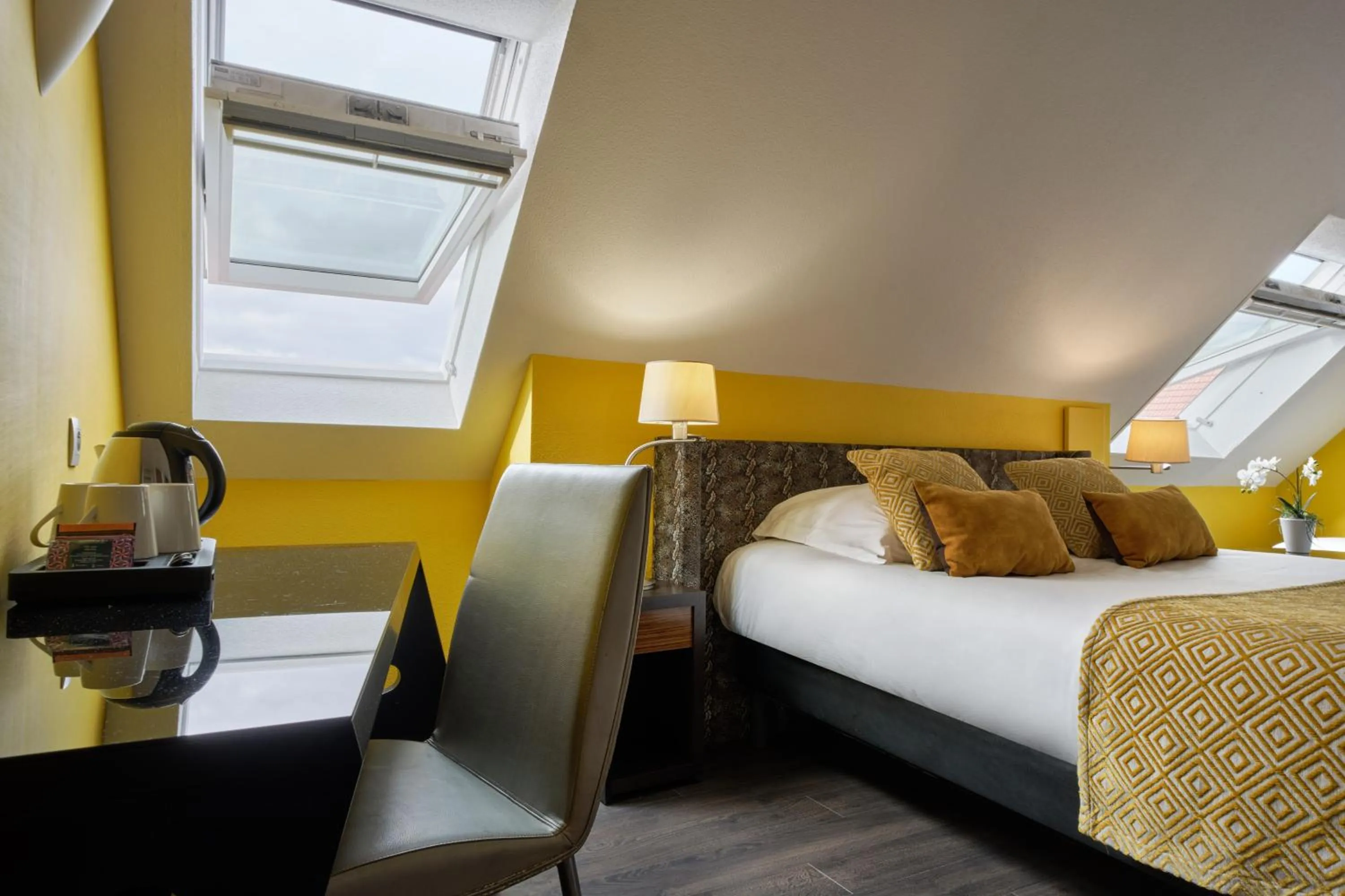 Bedroom, Bed in Hotel Restaurant Crystal