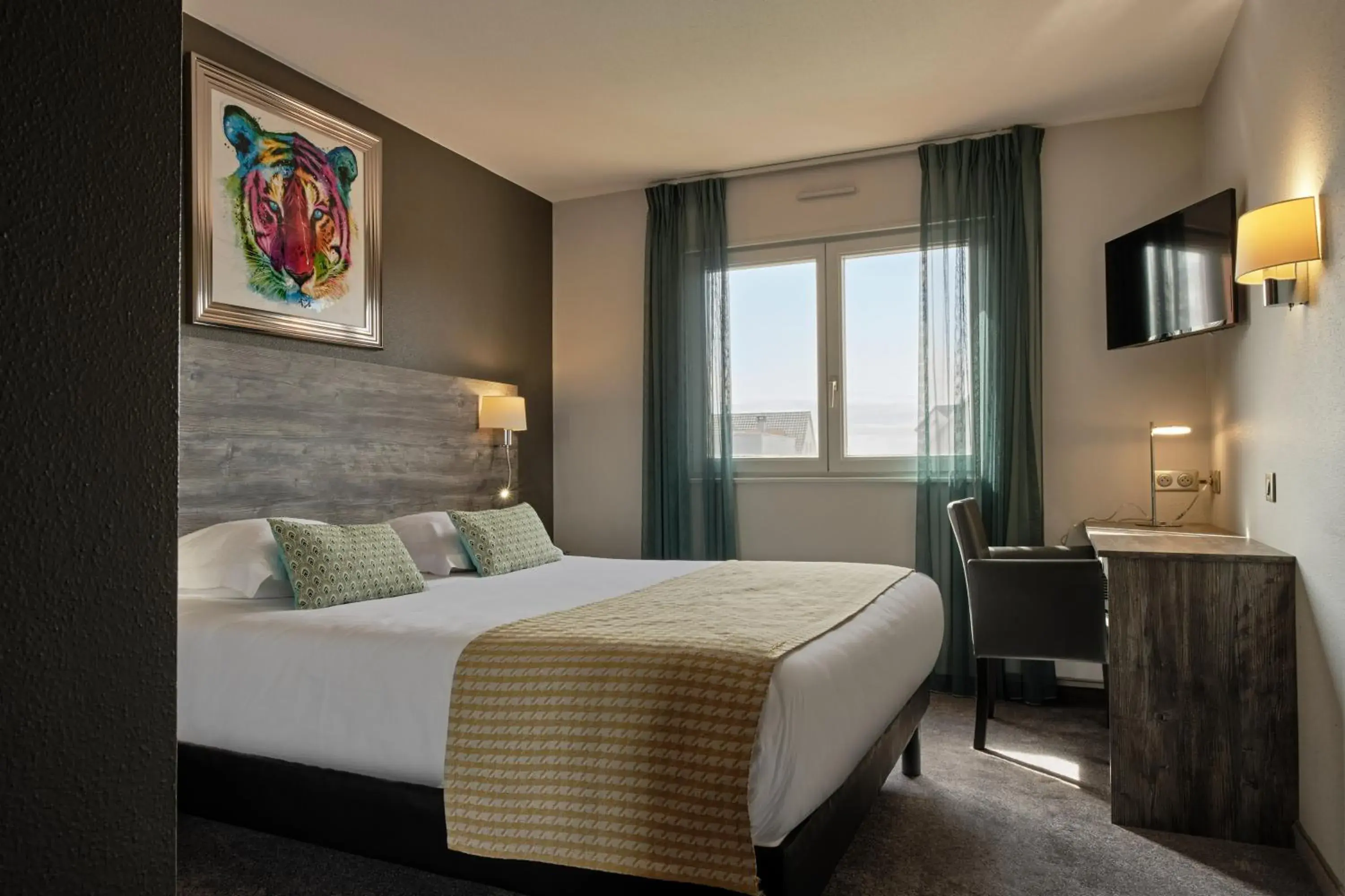 Bedroom, Bed in Hotel Restaurant Crystal Bedroom, Bed in Hotel Restaurant Crystal