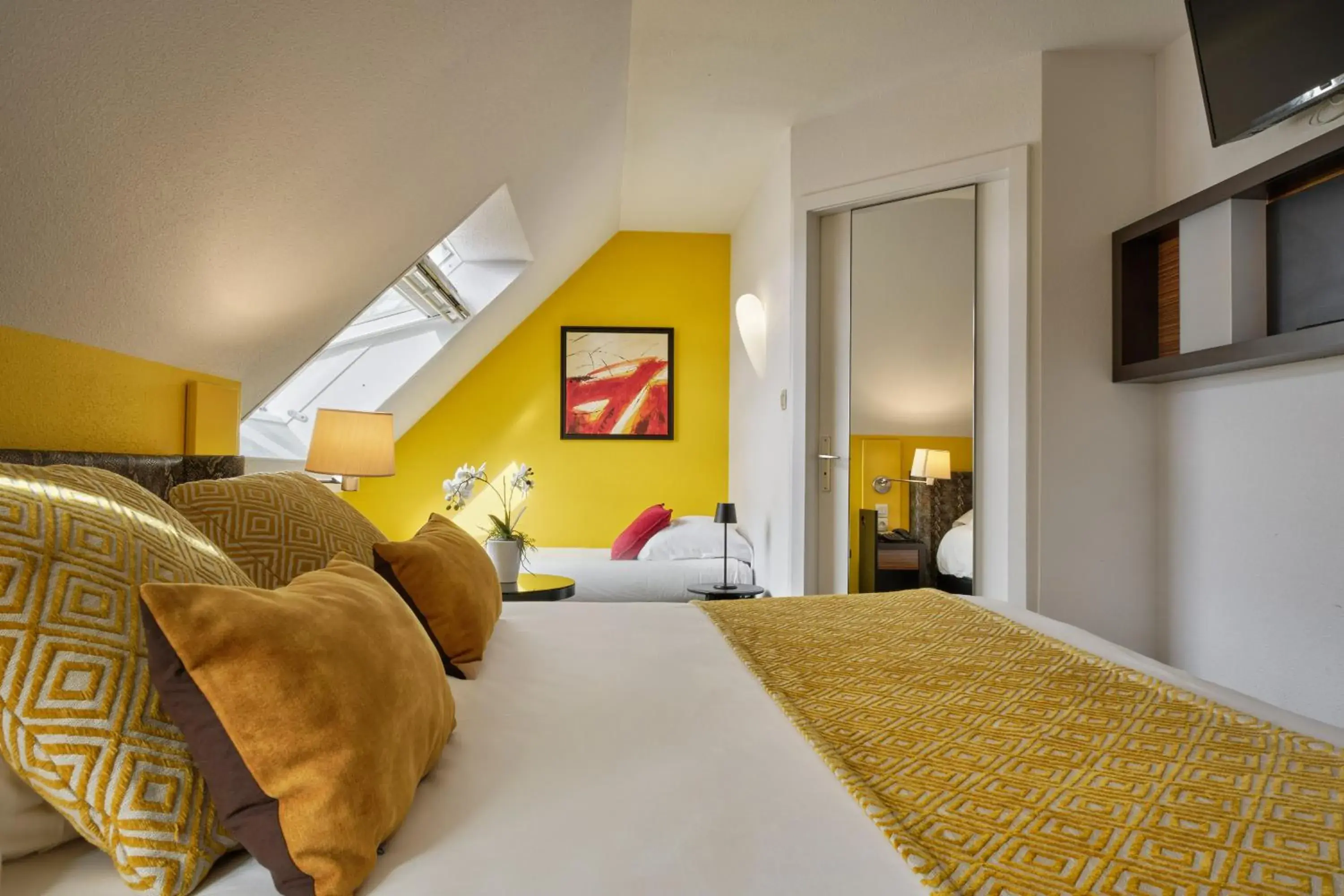 Bedroom, Bed in Hotel Restaurant Crystal Bedroom, Bed in Hotel Restaurant Crystal