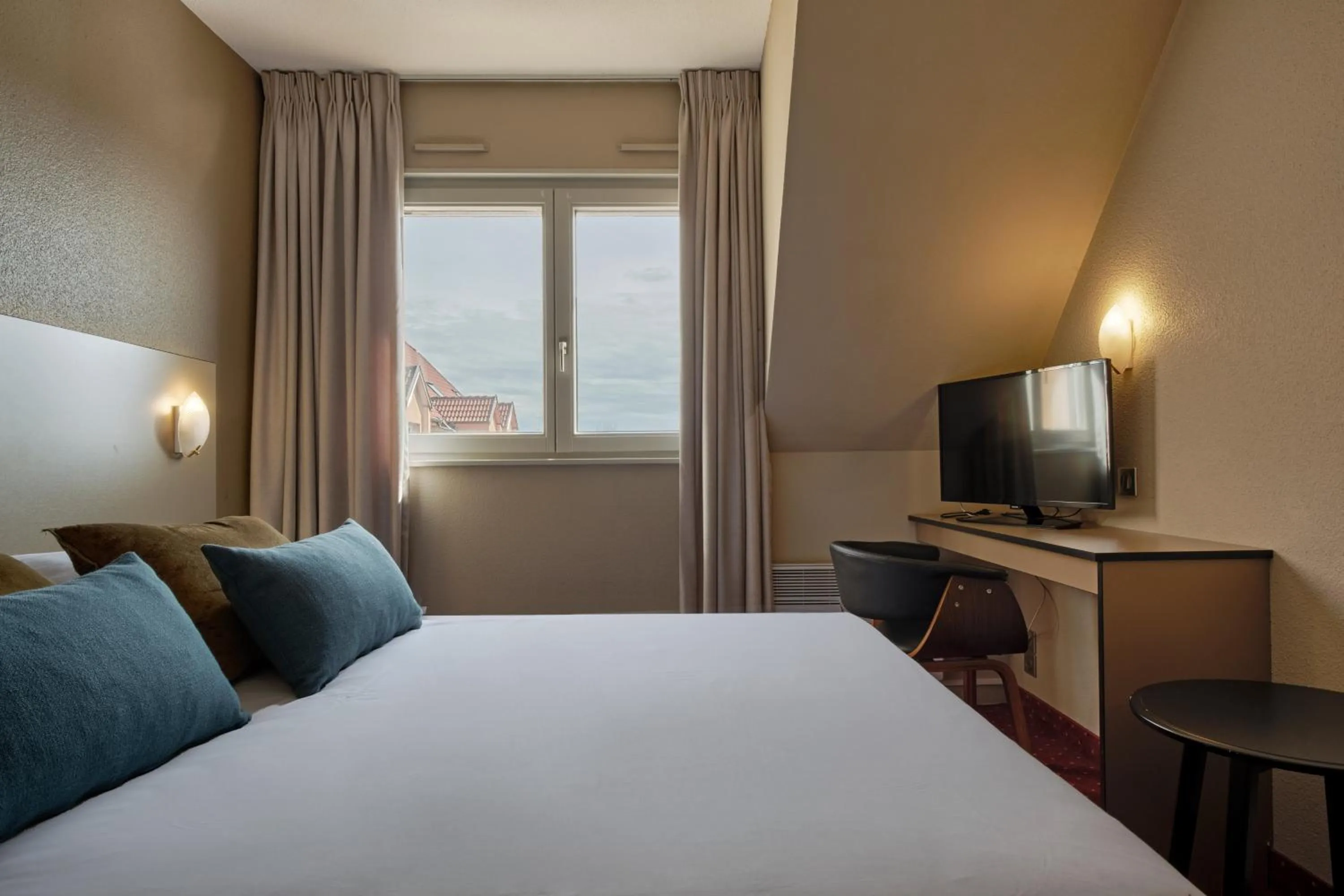 Bedroom, Bed in Hotel Restaurant Crystal