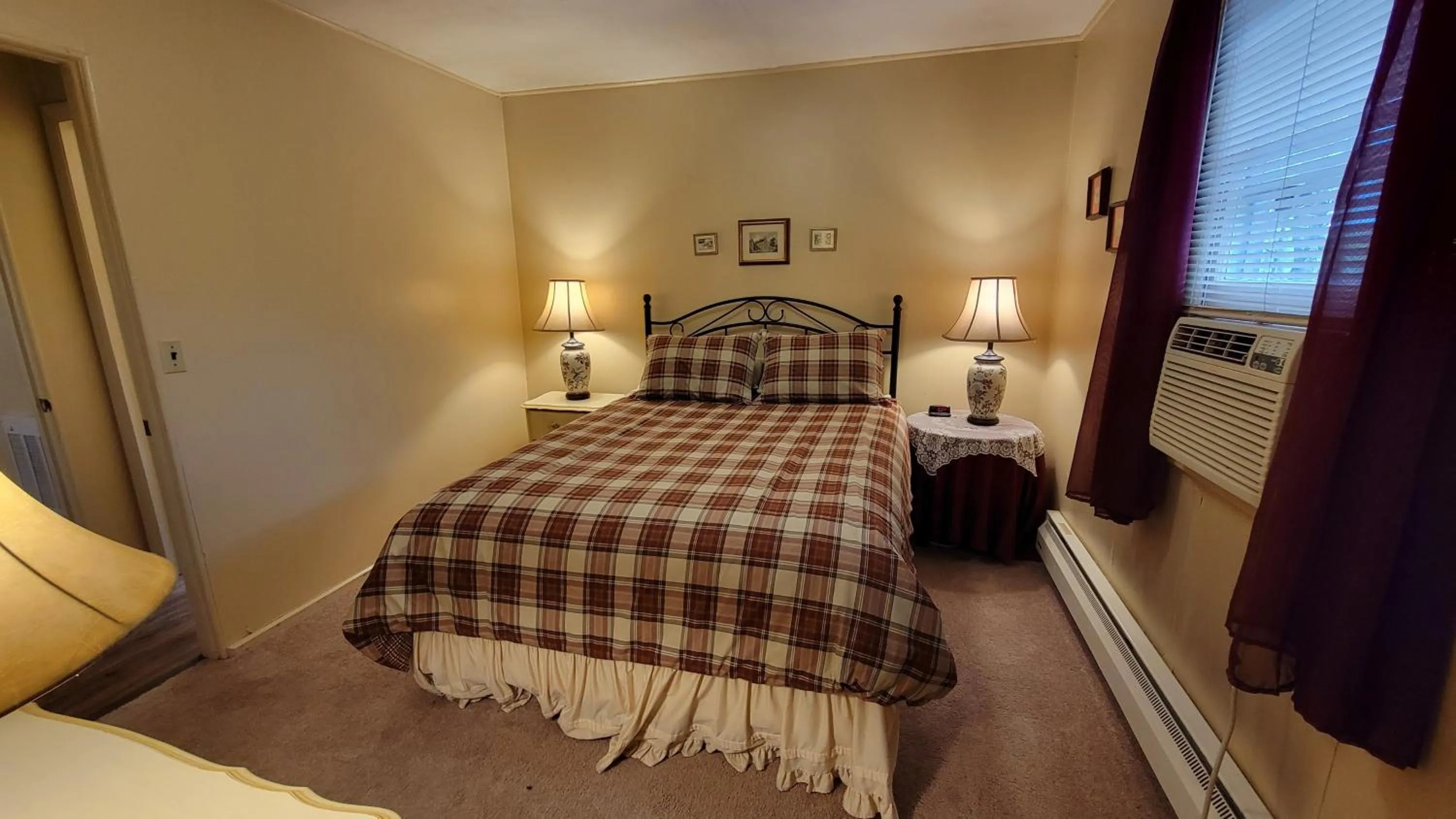 Bedroom, Bed in Arrowmont Stables & Cabins