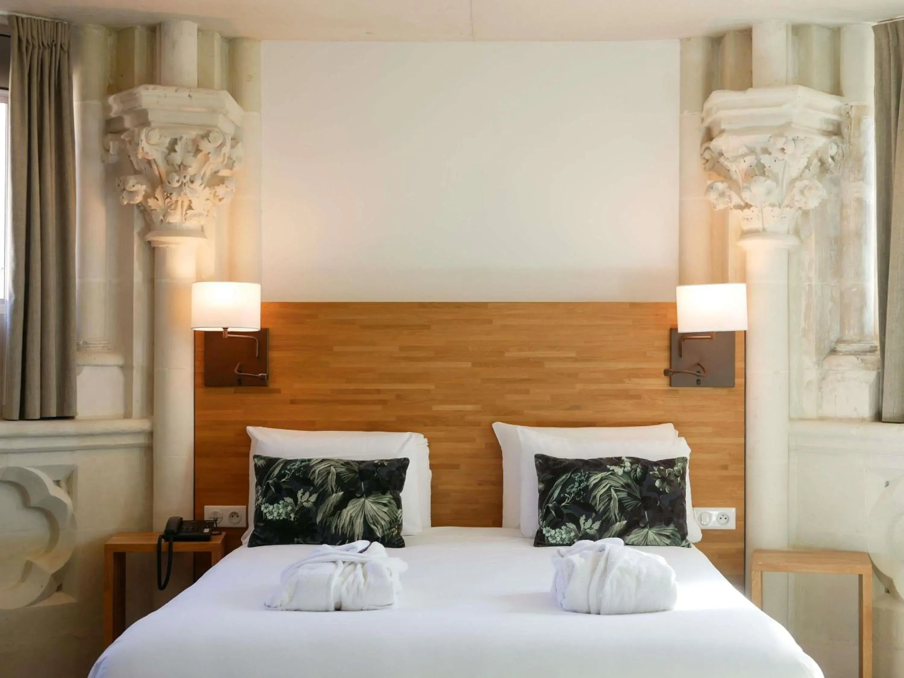 Bedroom, Bed in Mercure Poitiers Centre Bedroom, Bed in Mercure Poitiers Centre