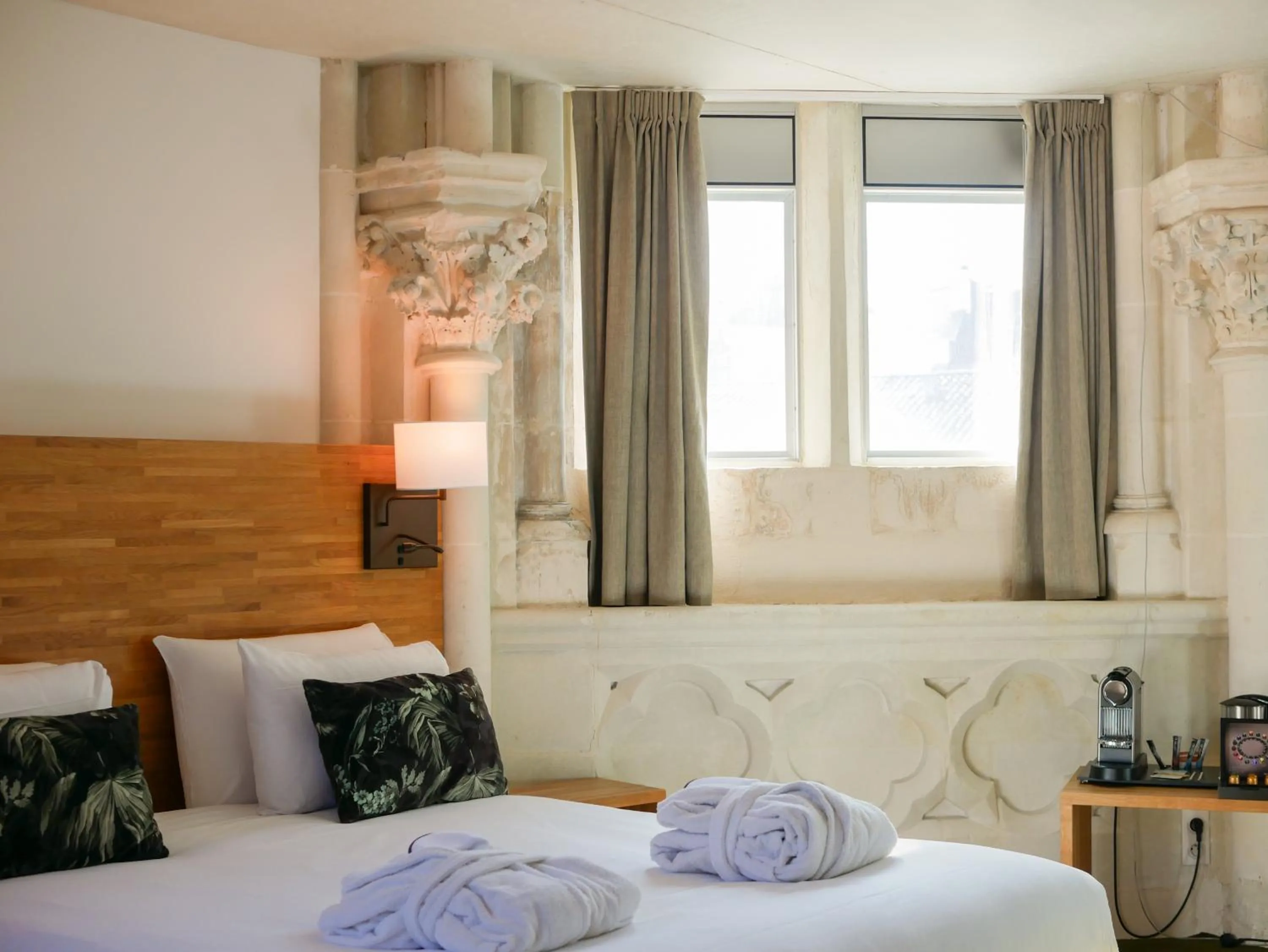 Bedroom, Bed in Mercure Poitiers Centre