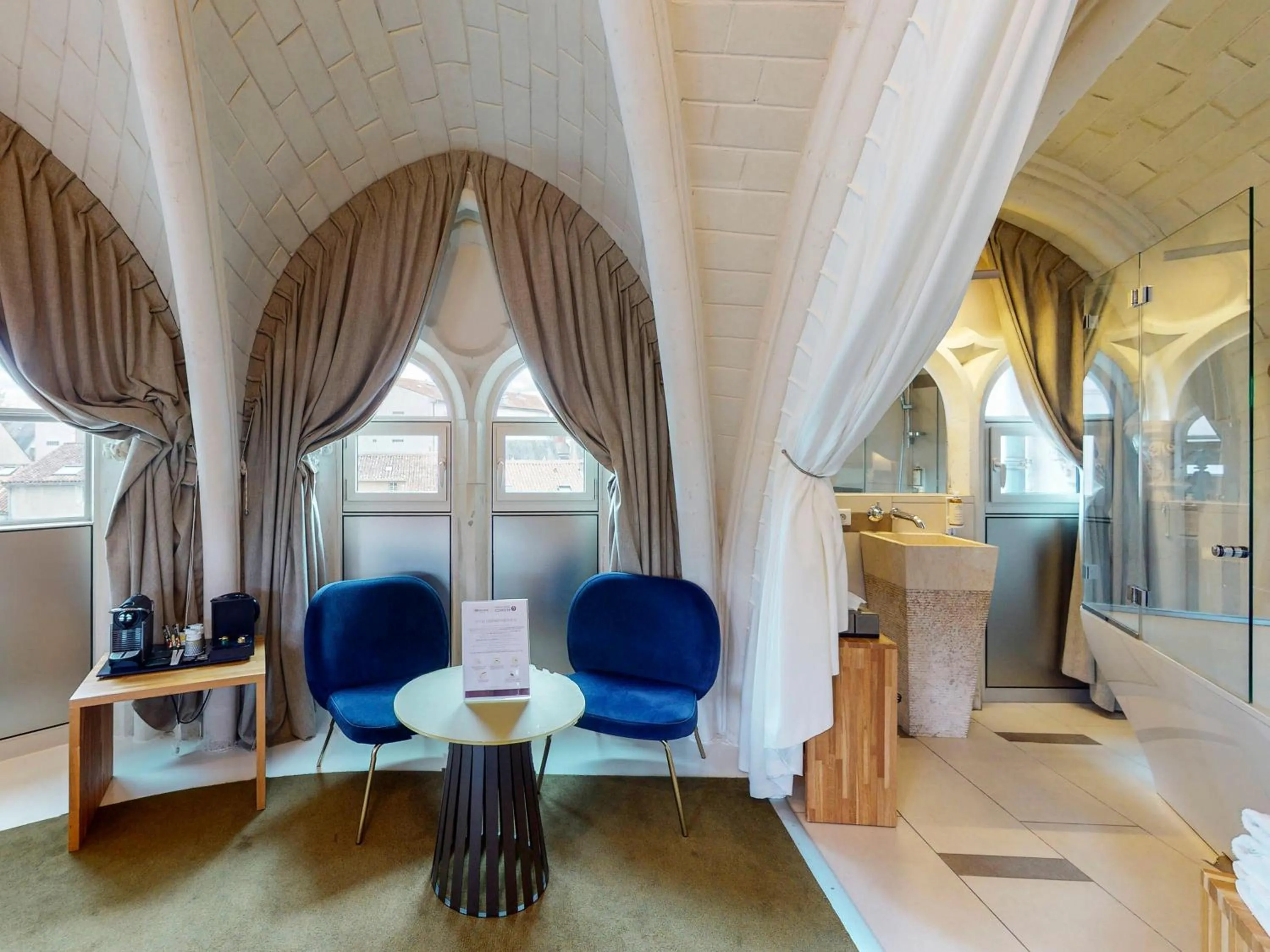 Bedroom in Mercure Poitiers Centre