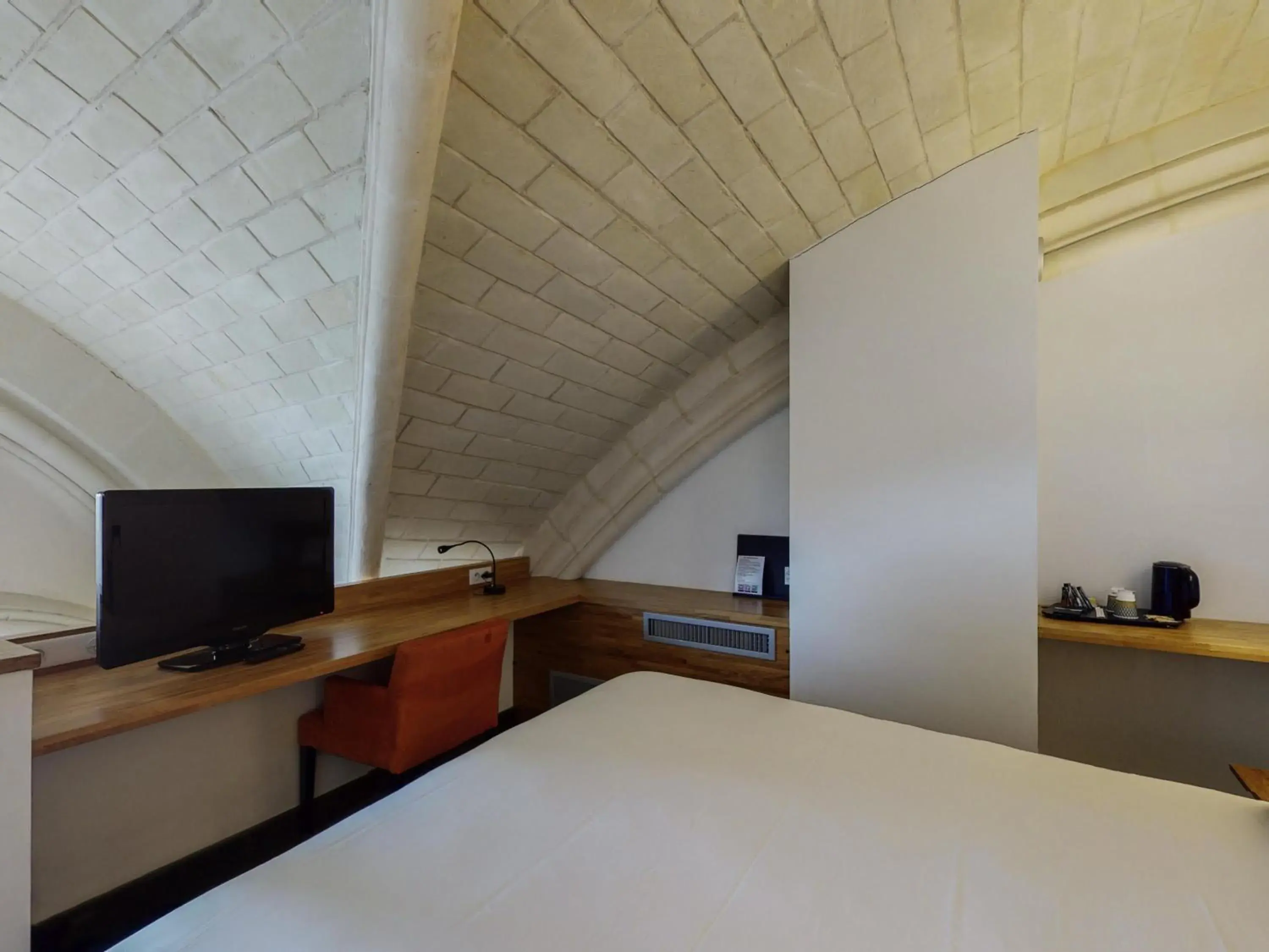 Bedroom, Bed in Mercure Poitiers Centre Bedroom, Bed in Mercure Poitiers Centre