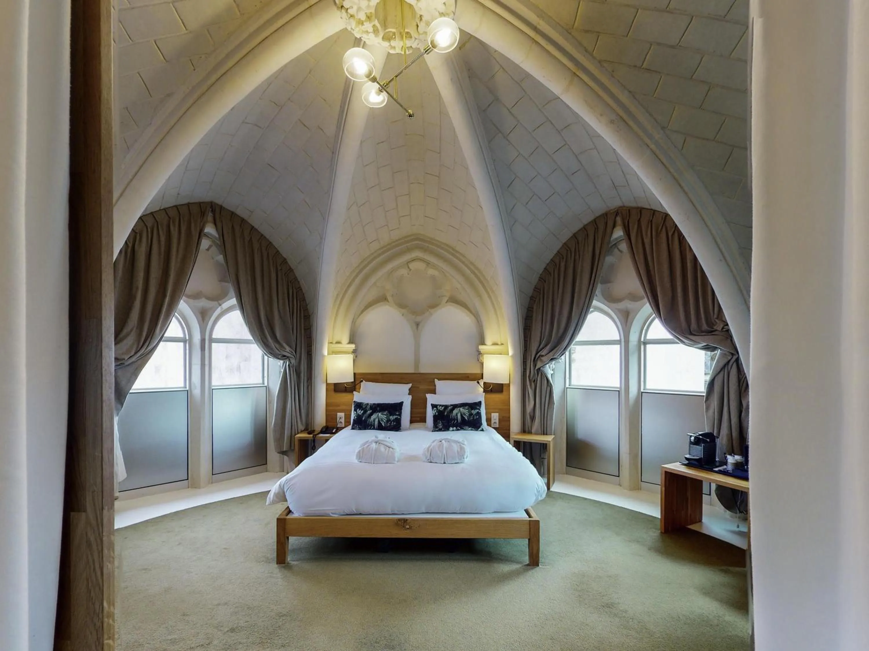 Bedroom, Bed in Mercure Poitiers Centre