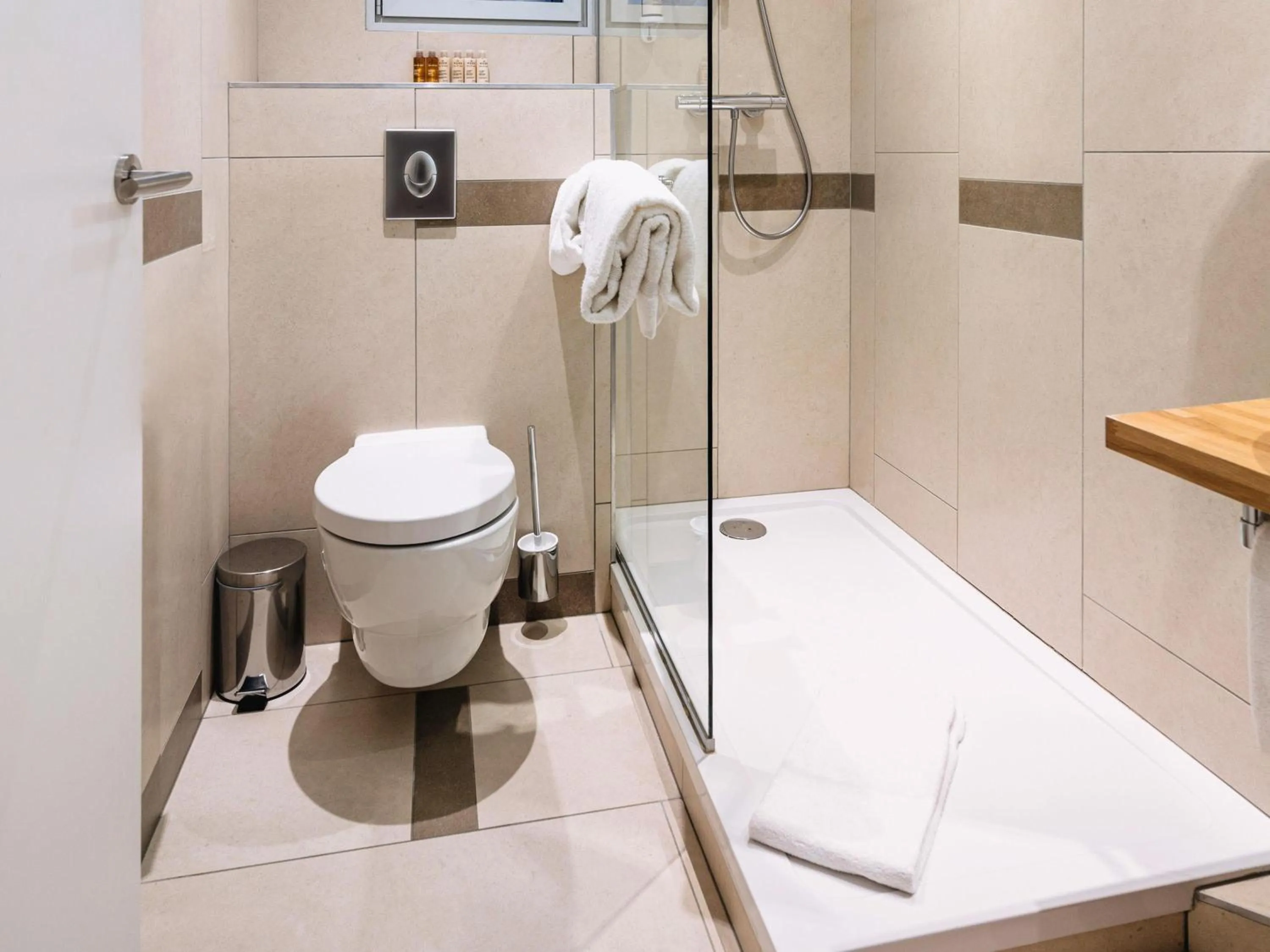 Bedroom in Mercure Poitiers Centre