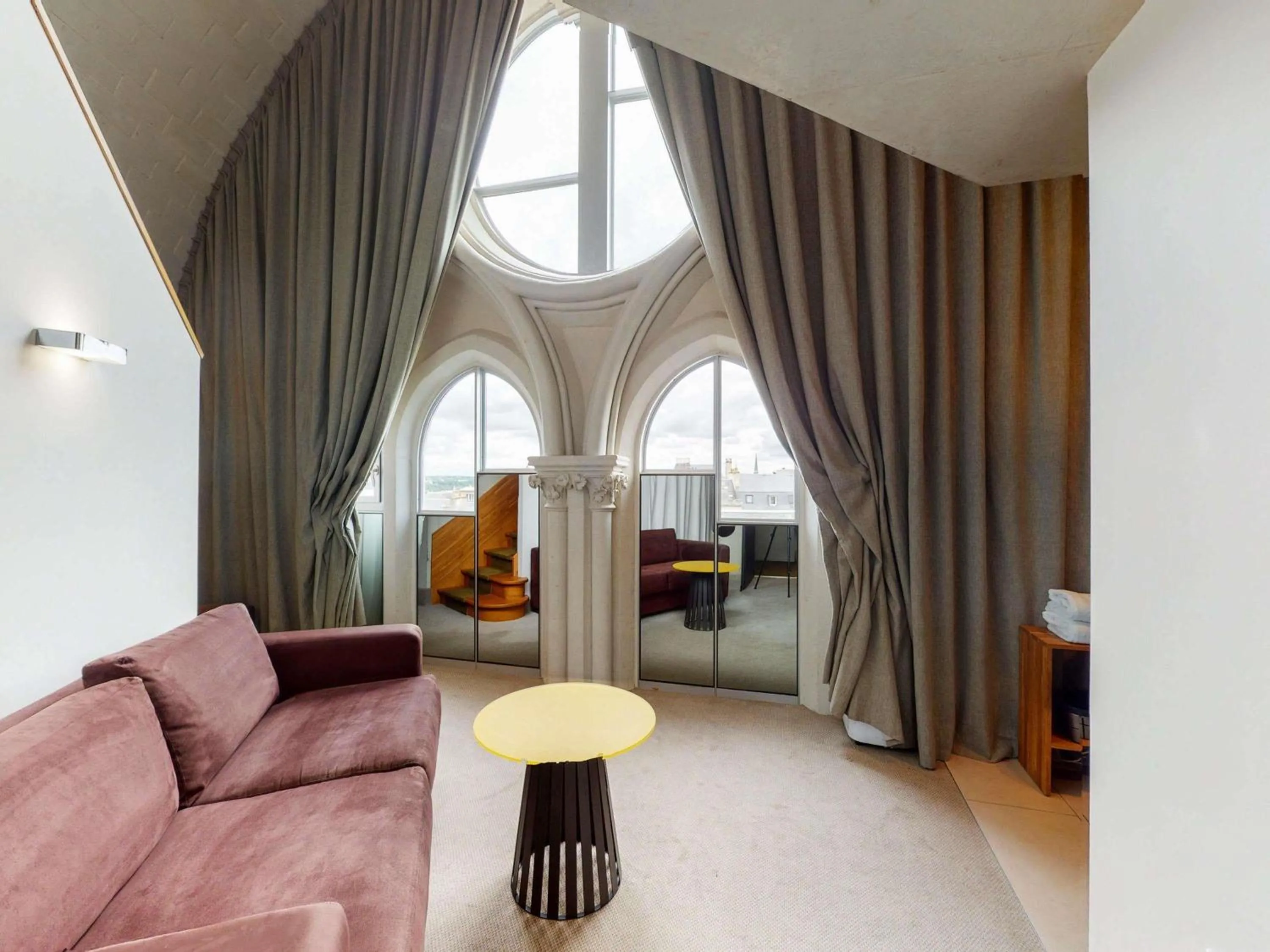 Bedroom, Bed in Mercure Poitiers Centre