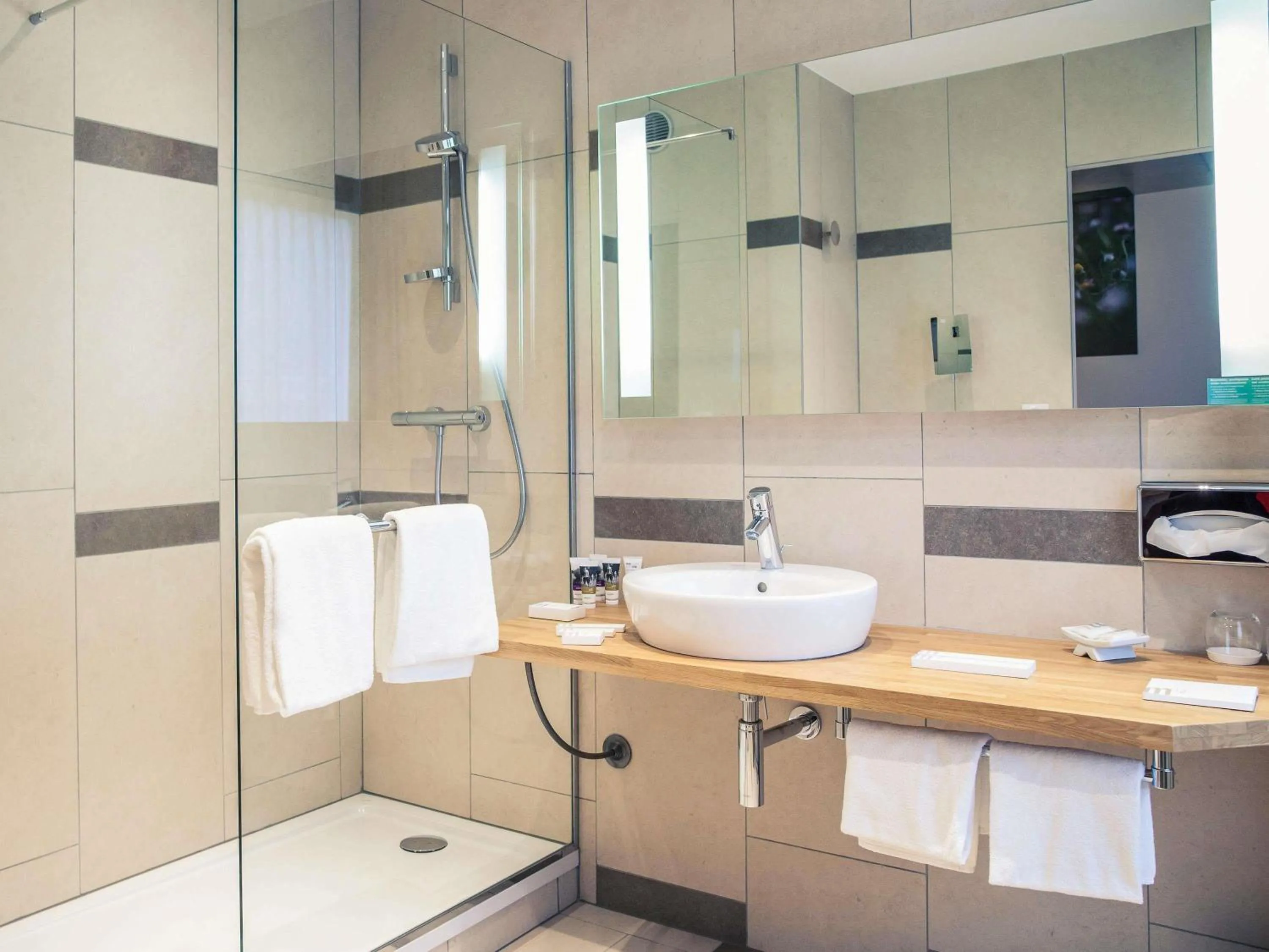 Bedroom in Mercure Poitiers Centre