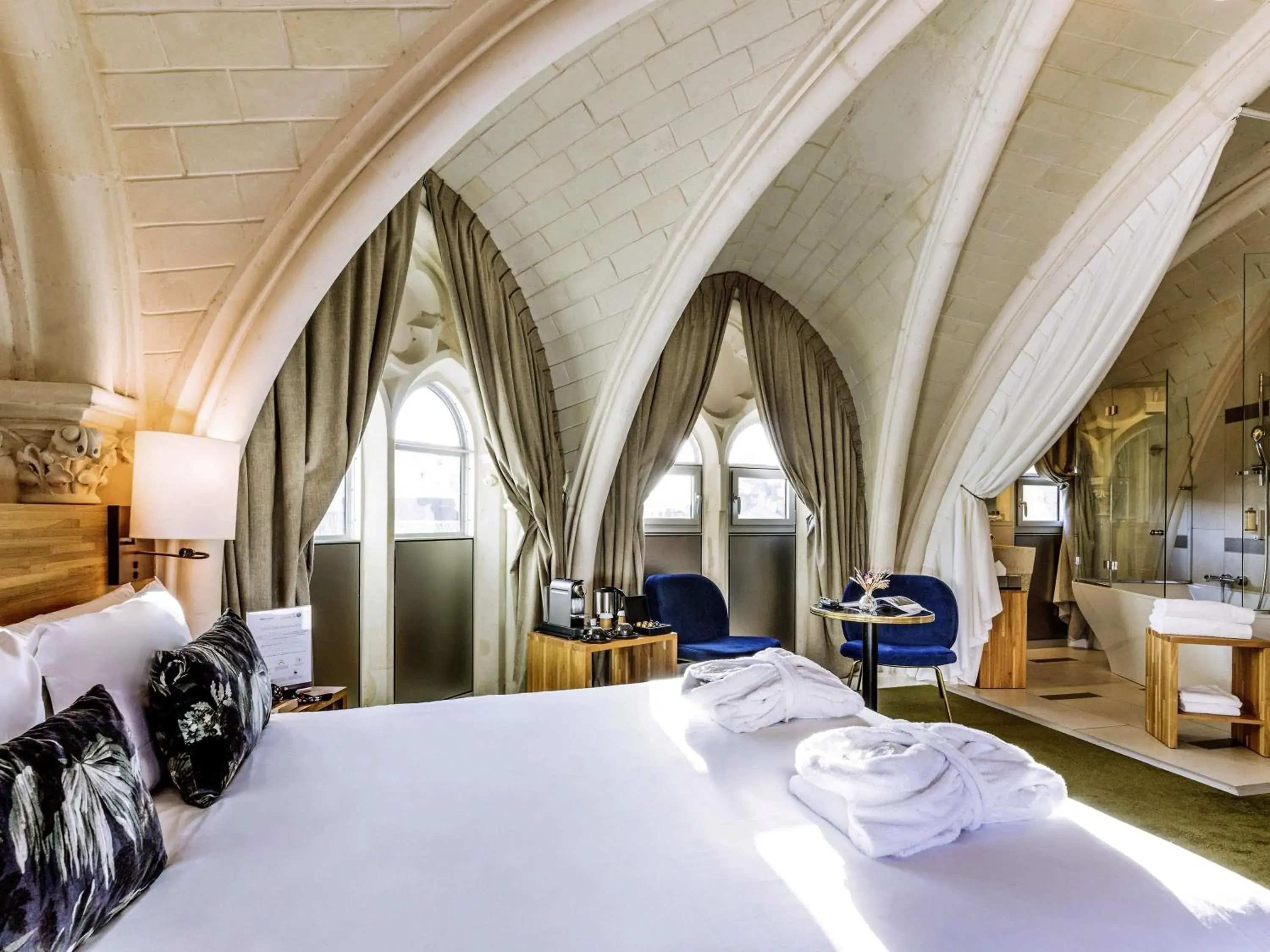 Bedroom, Bed in Mercure Poitiers Centre Bedroom, Bed in Mercure Poitiers Centre