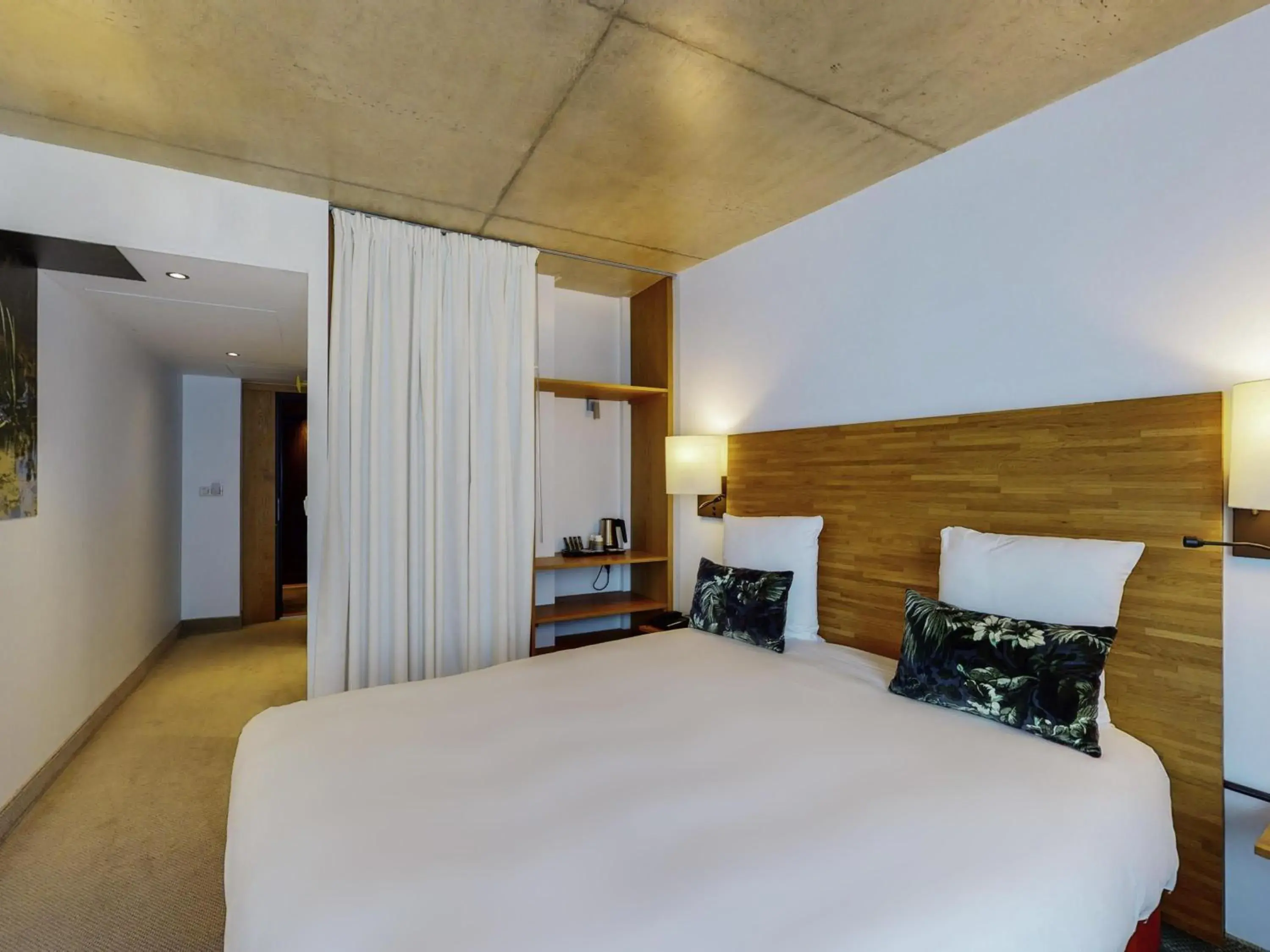 Bedroom, Bed in Mercure Poitiers Centre Bedroom, Bed in Mercure Poitiers Centre