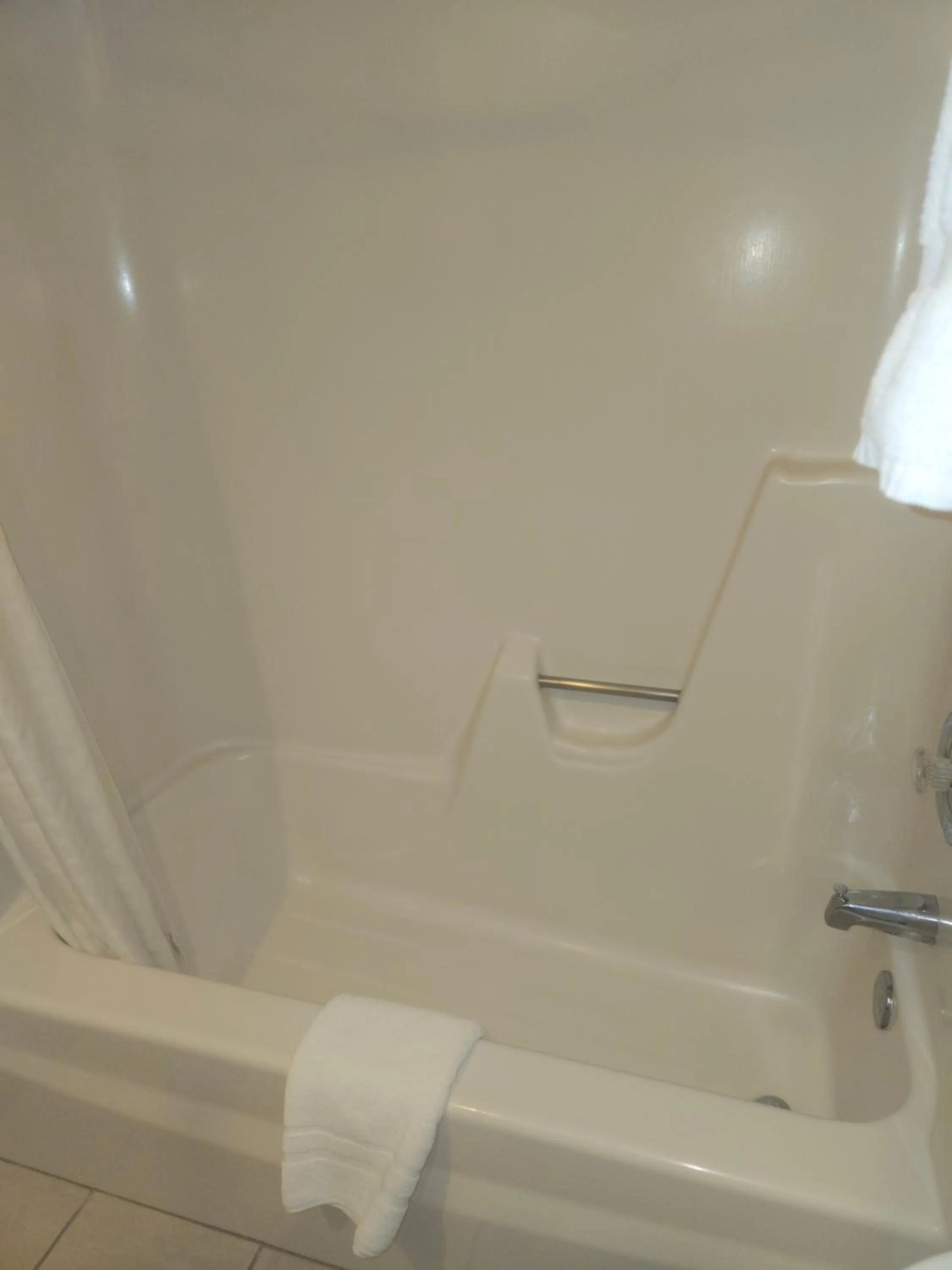 Shower in Heritage Inn