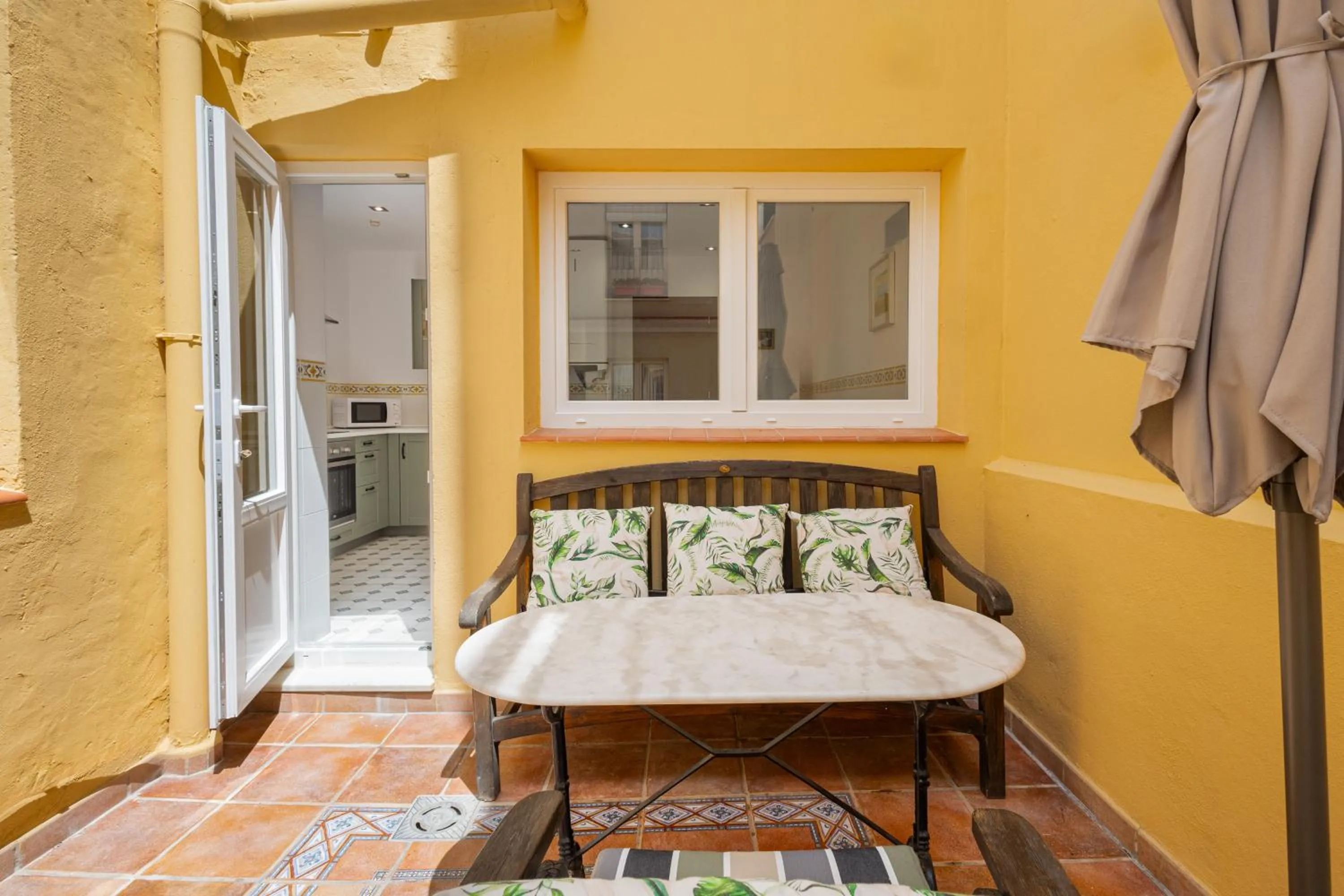 C92 - Rustic Two Bedrooms Apartment with Terrace