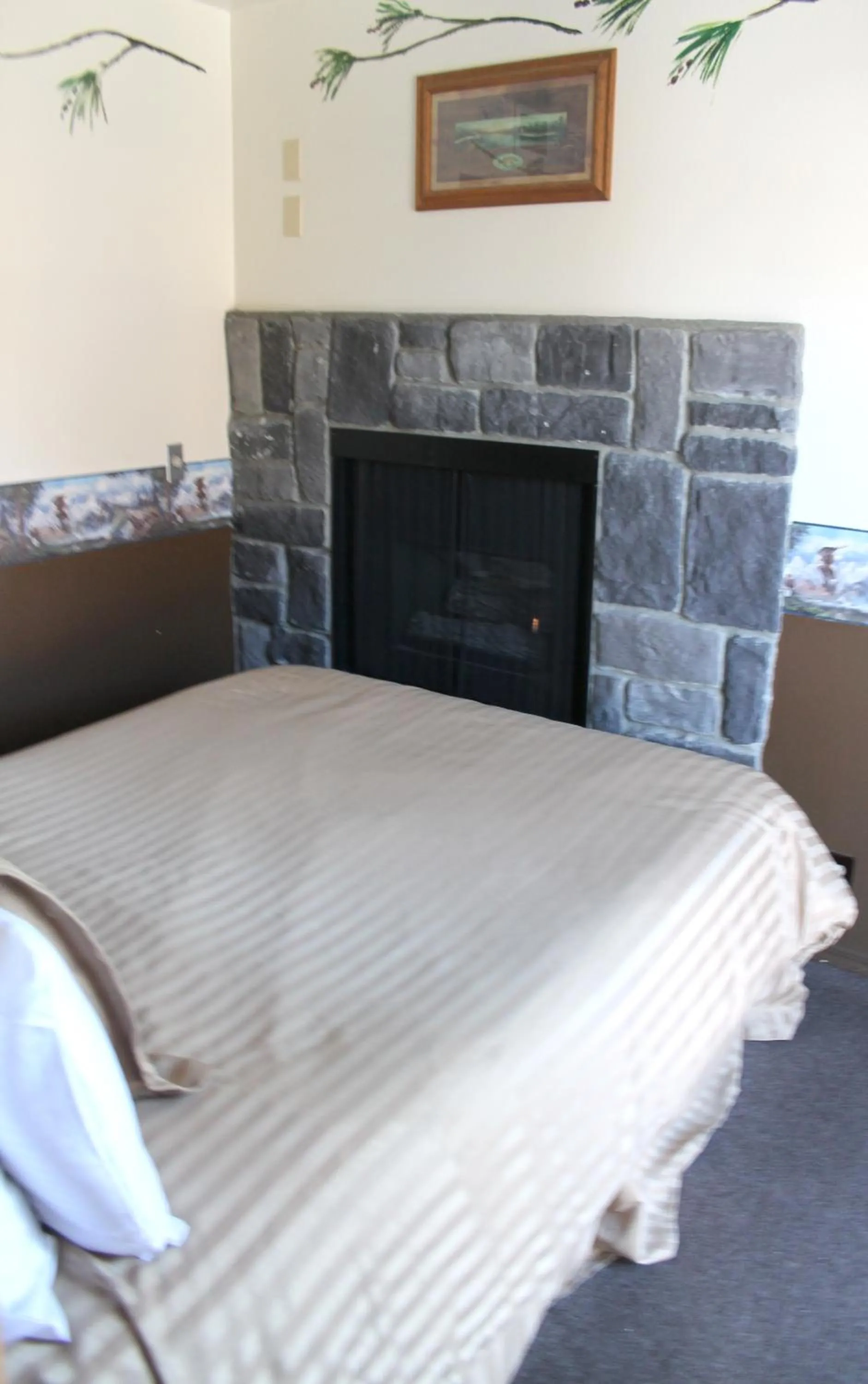 Bed in Fireside Lodge