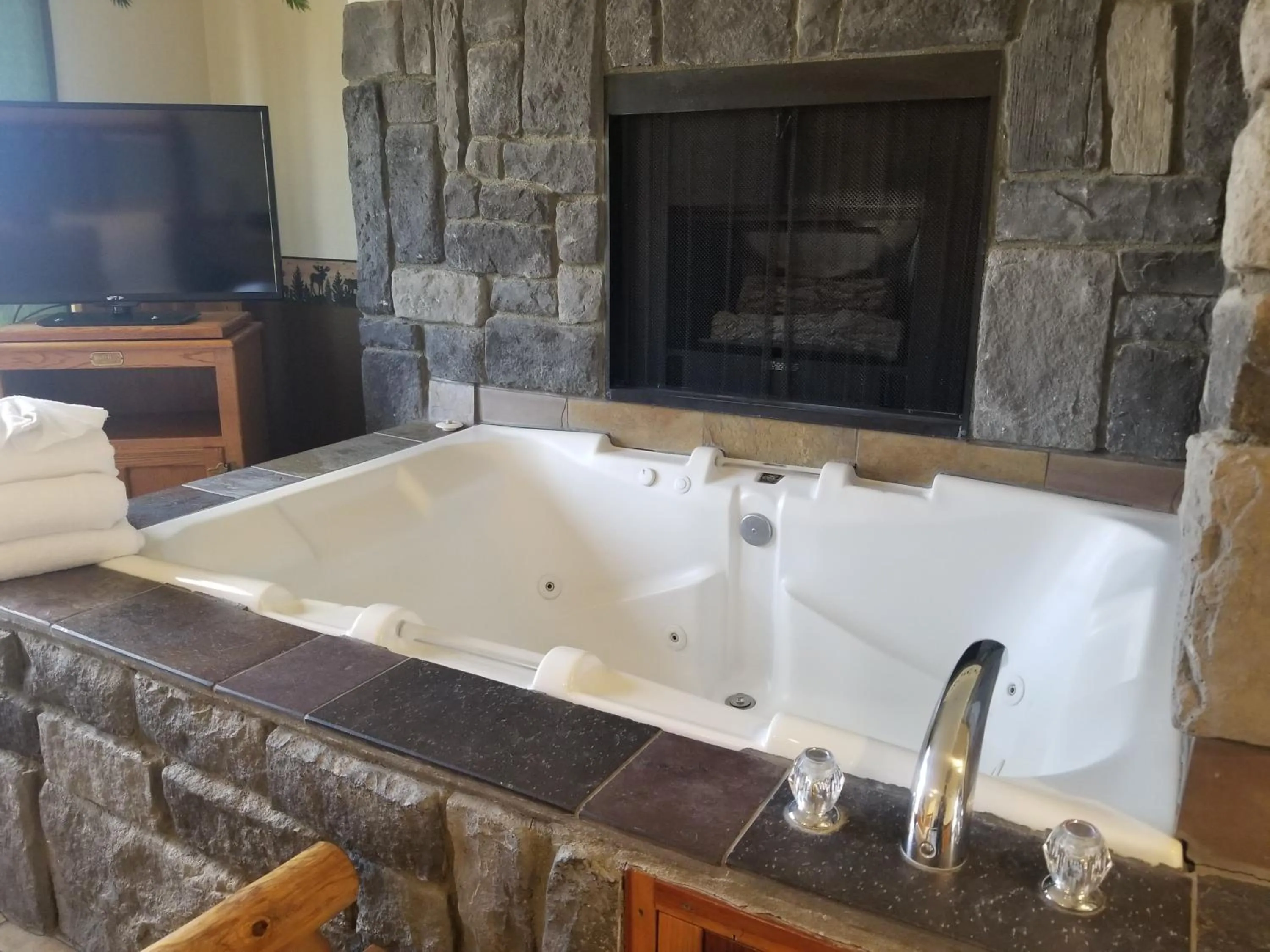 Hot Tub in Fireside Lodge