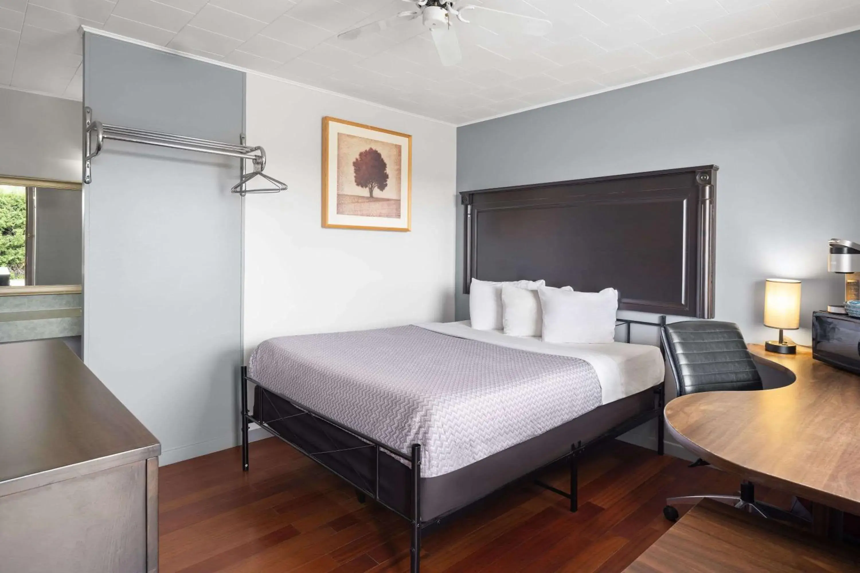 Queen Room - Non-Smoking in Travelodge by Wyndham Grand Falls Queen Room - Non-Smoking in Travelodge by Wyndham Grand Falls