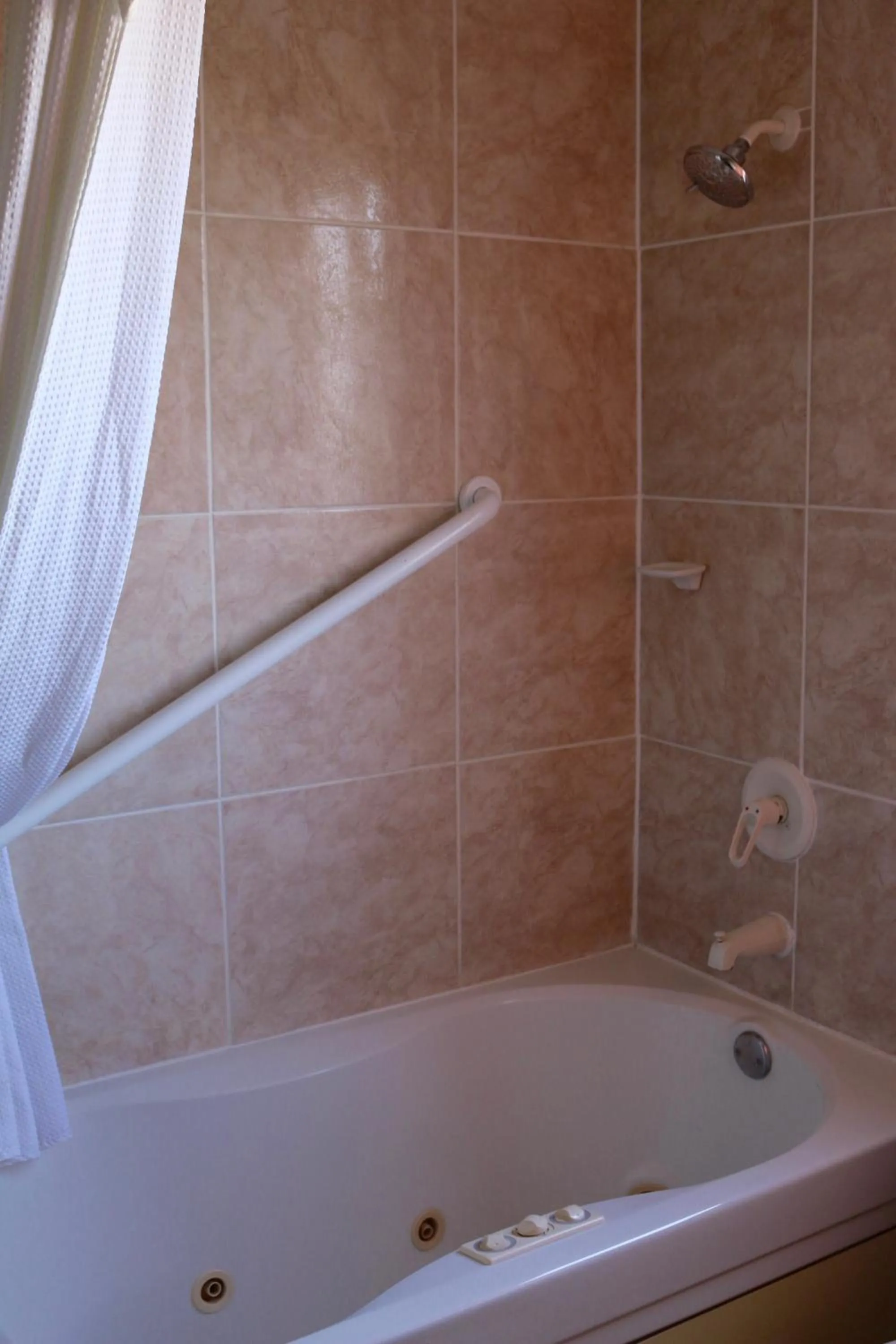 Bath in Budget Inn On Historic Route 66, Barstow