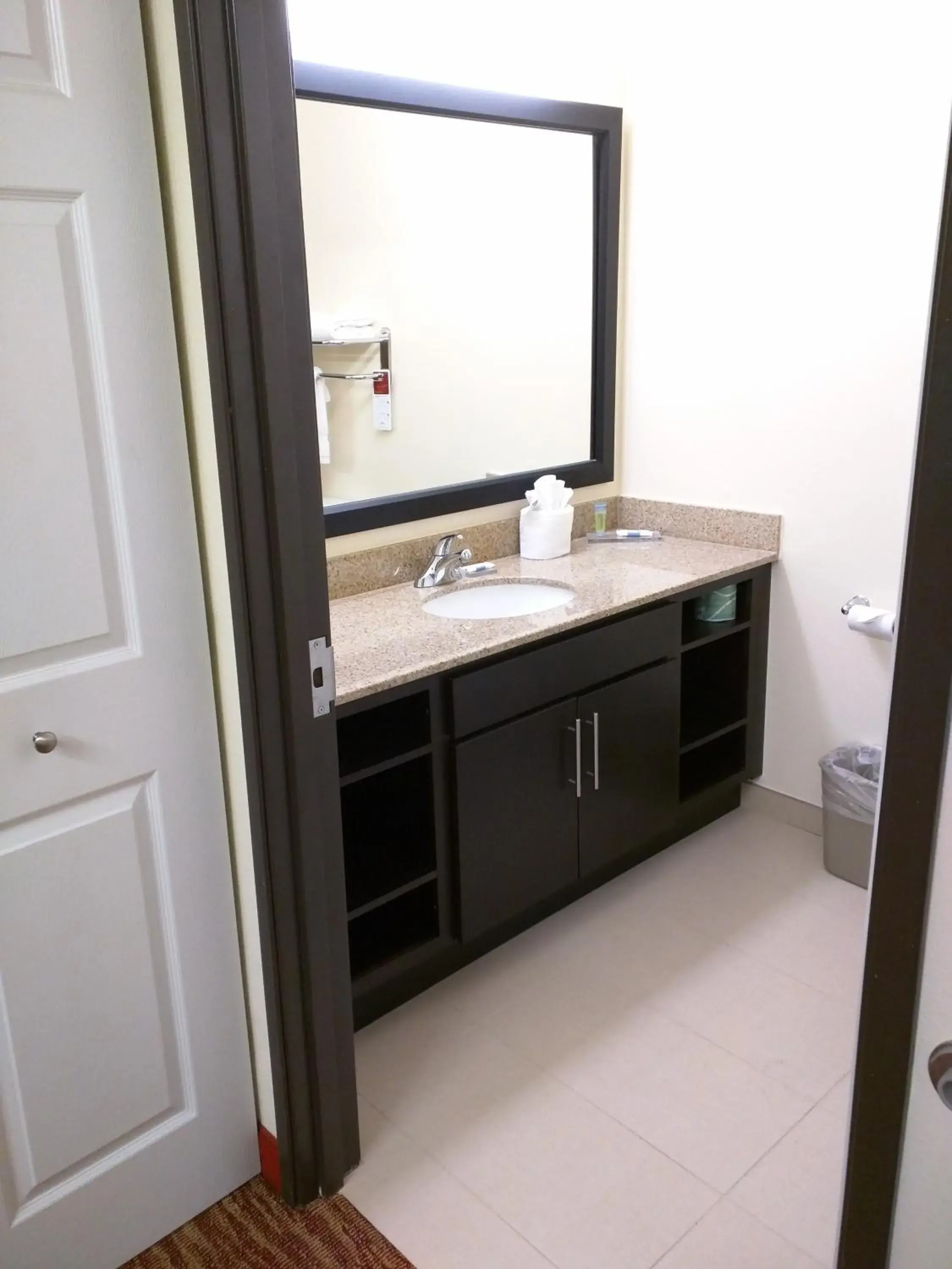 Bathroom in Hawthorn Suites Irving DFW South Bathroom in Hawthorn Suites Irving DFW South