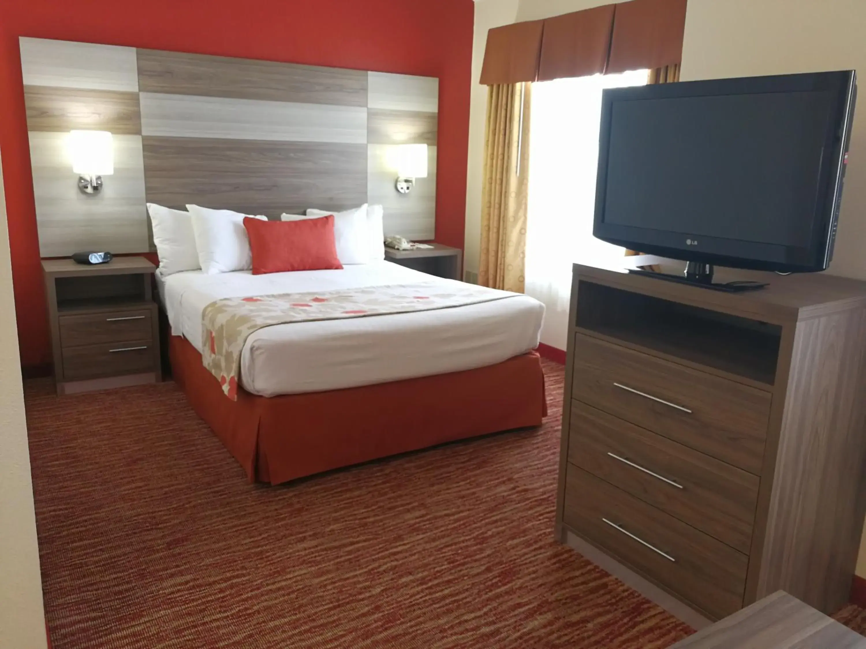 1 Queen Bed, Mobility/Hearing Accessible Suite, Roll-In Shower, Non-Smoking in Hawthorn Suites Irving DFW South 1 Queen Bed, Mobility/Hearing Accessible Suite, Roll-In Shower, Non-Smoking in Hawthorn Suites Irving DFW South