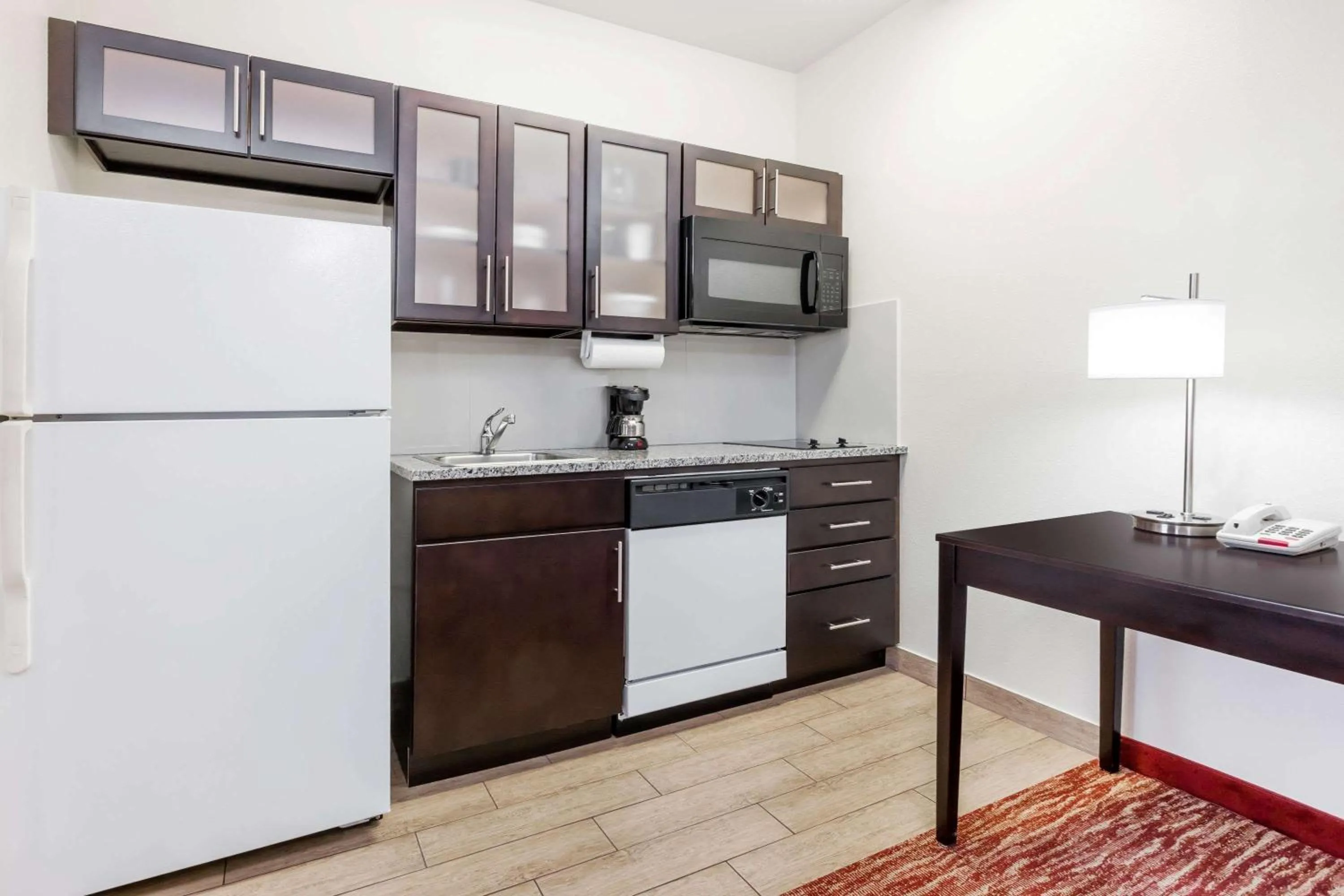 Kitchen or kitchenette in Hawthorn Suites Irving DFW South