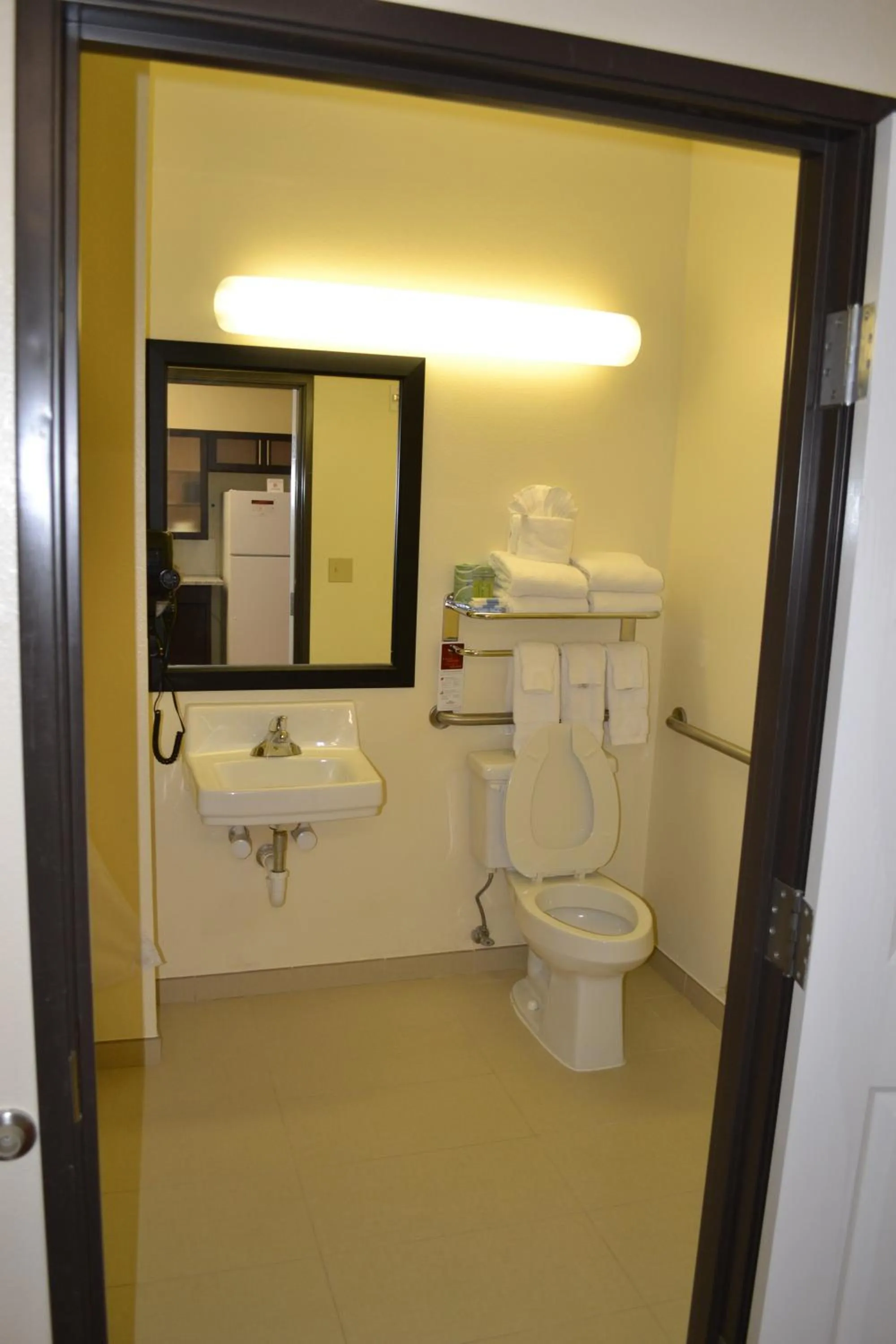 Bathroom in Hawthorn Suites Irving DFW South