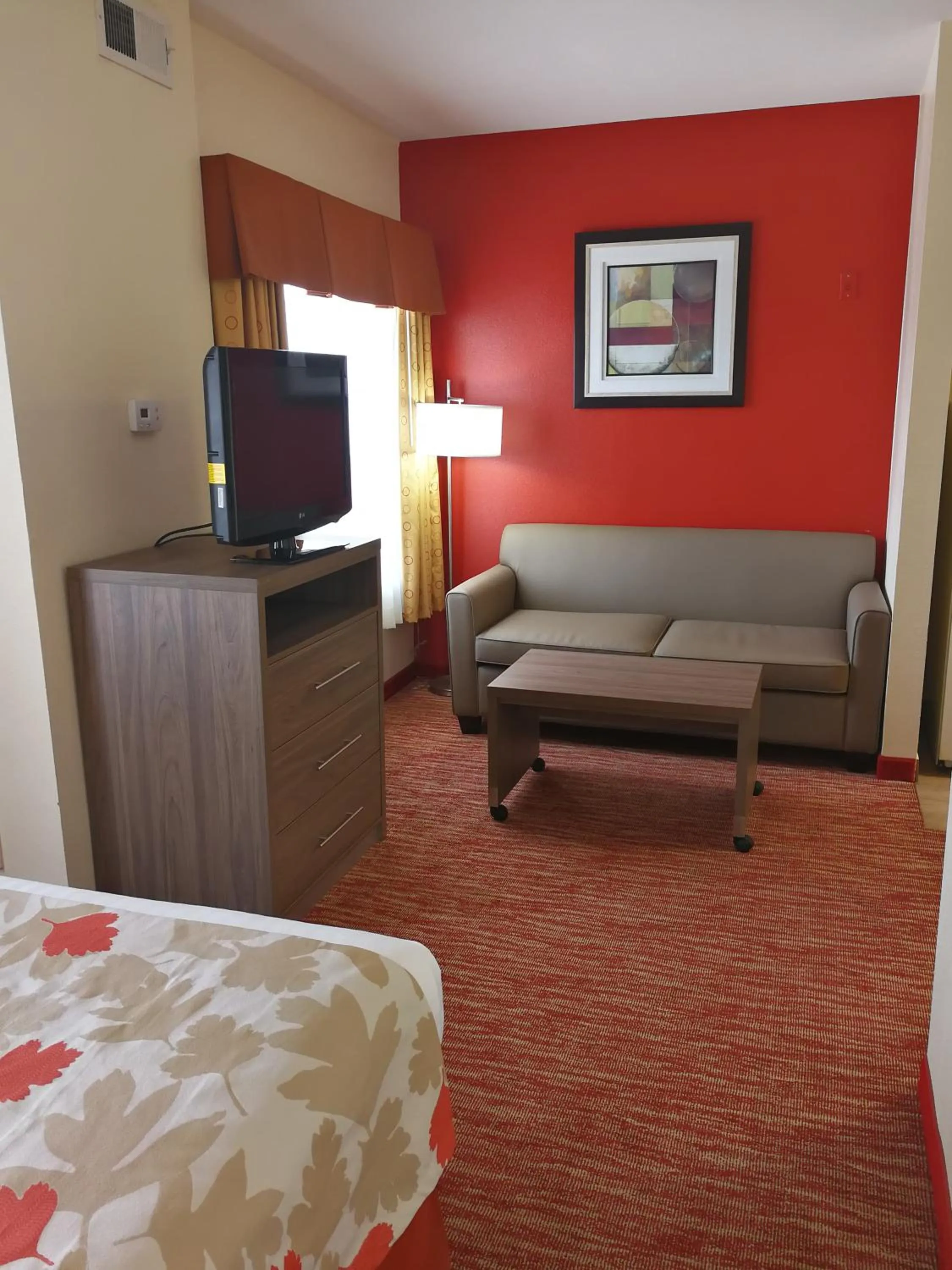 Bed in Hawthorn Suites Irving DFW South