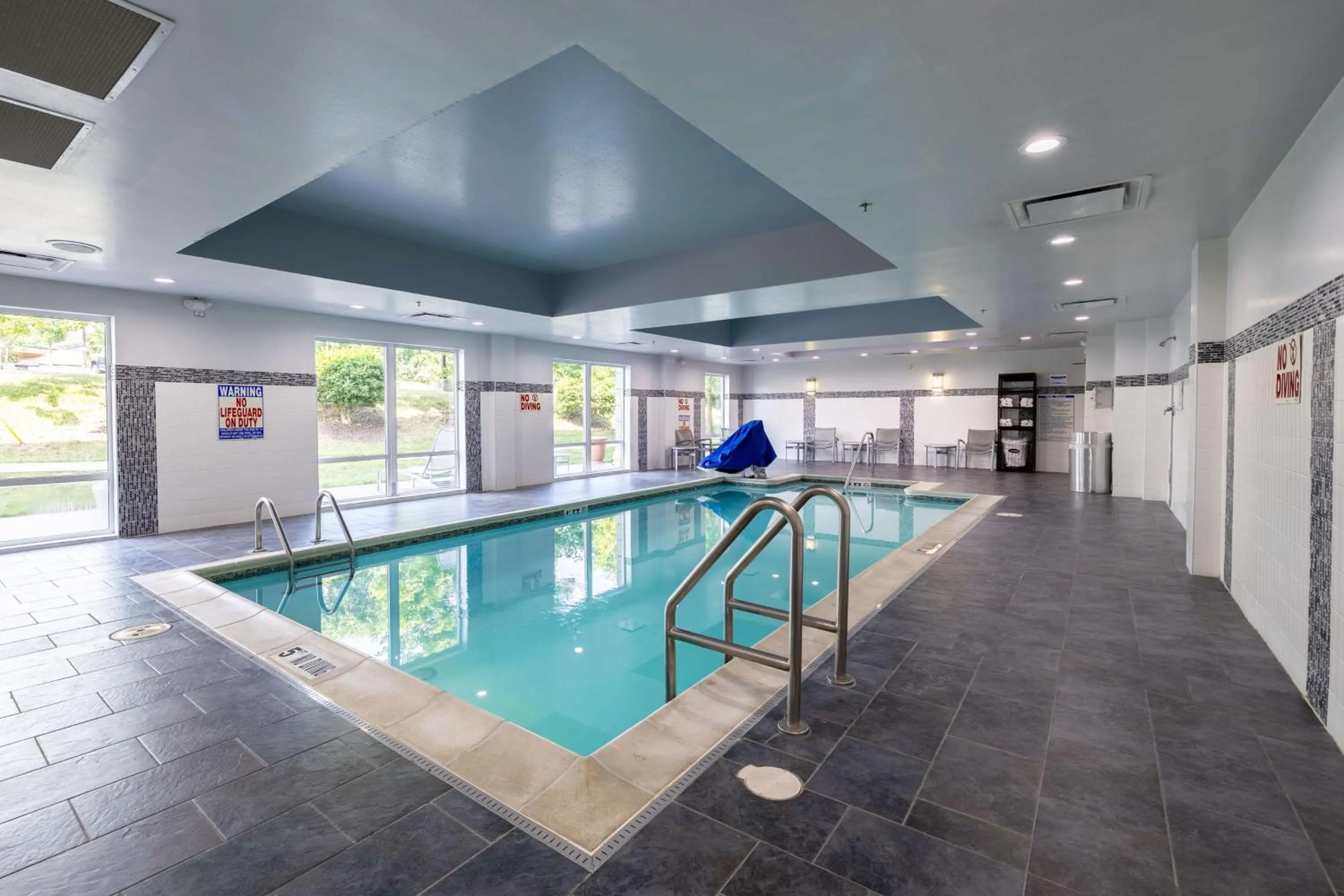 Pool view in Hampton Inn & Suites Greensboro/Coliseum Area