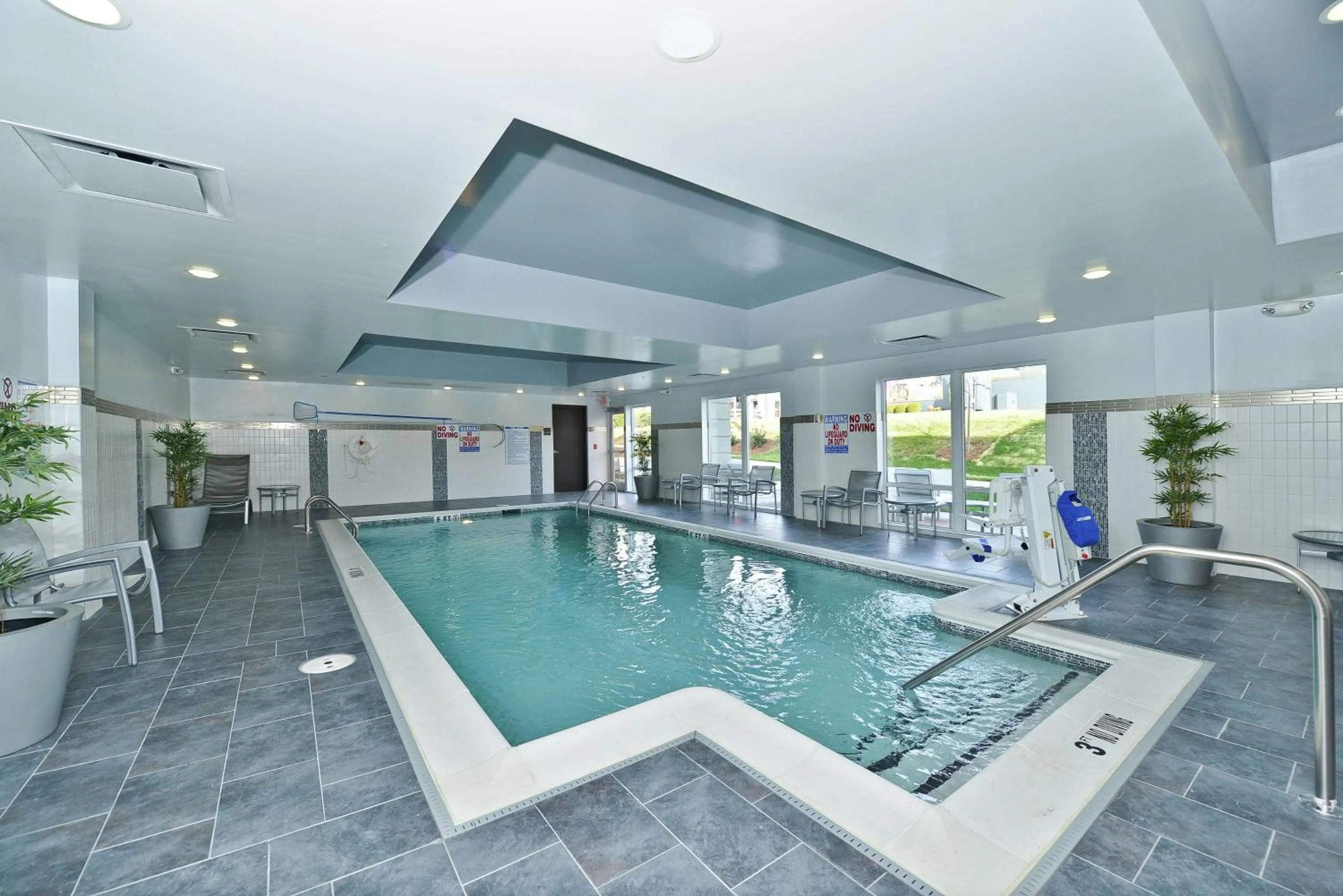 Pool view in Hampton Inn & Suites Greensboro/Coliseum Area