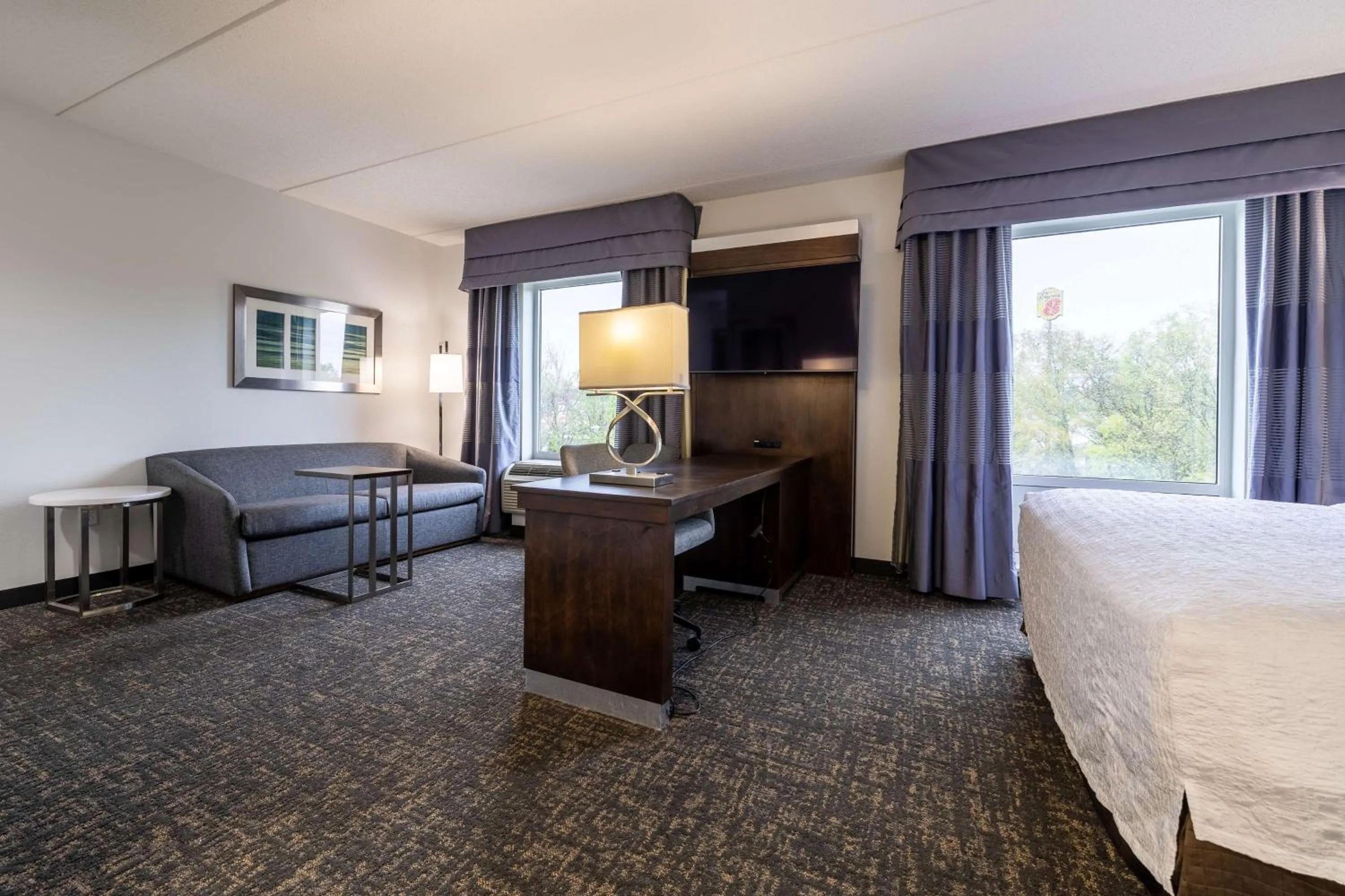 Bedroom, Bed in Hampton Inn & Suites Greensboro/Coliseum Area